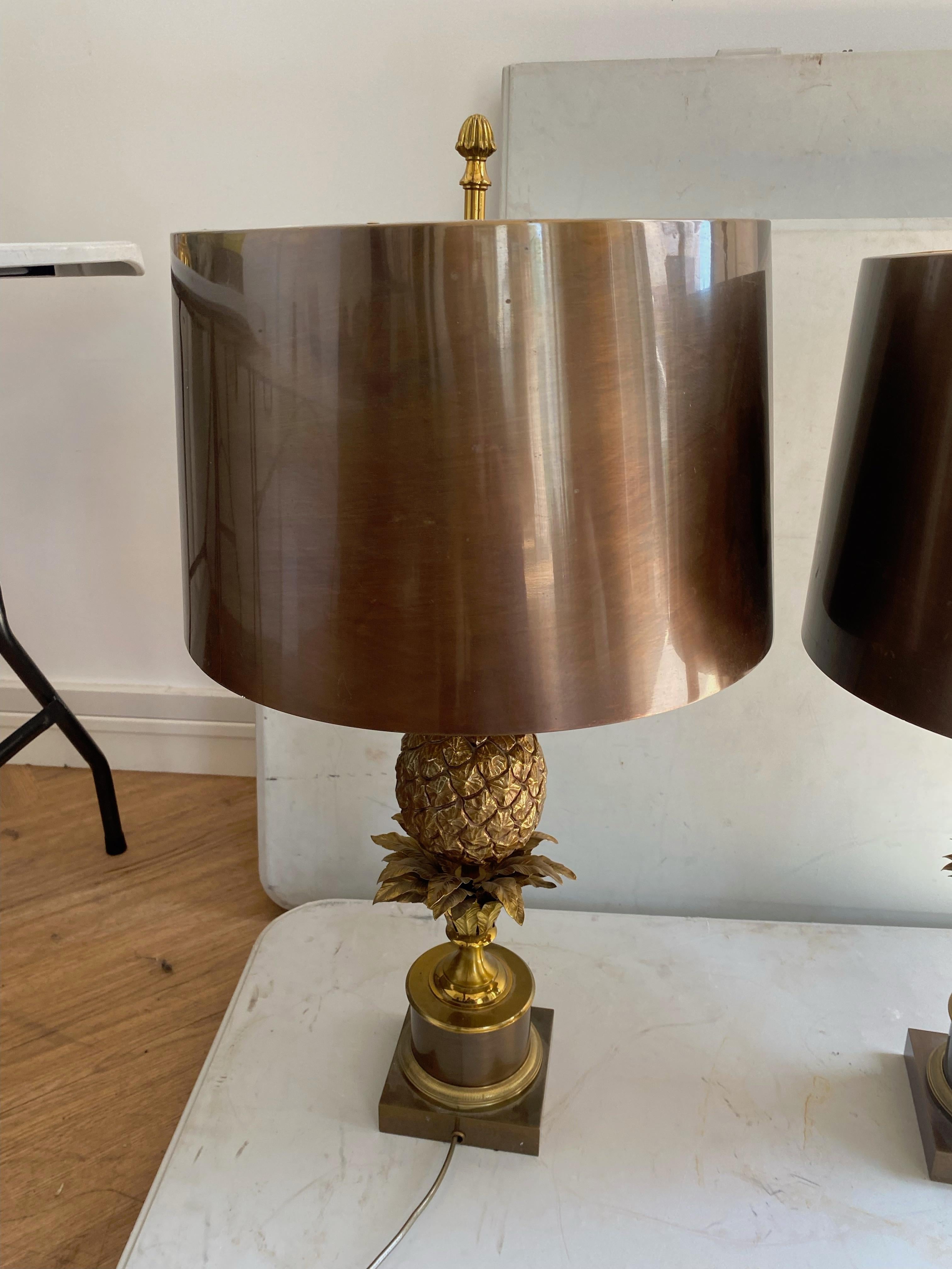 1950/70 Pair of Bronze Pineapple Lamps, Brass Lampshade, Signed Charles & Fils In Good Condition For Sale In Paris, FR