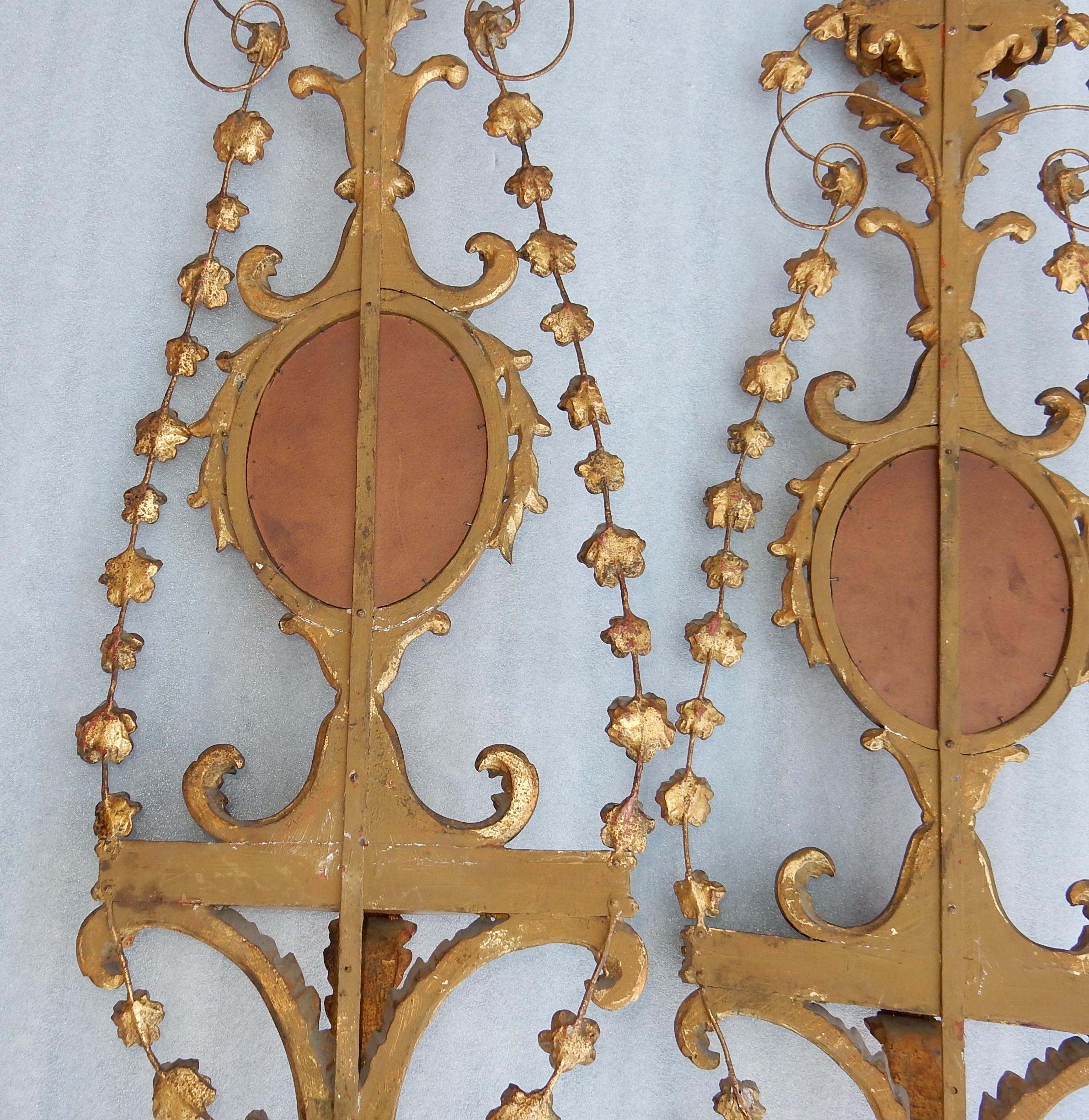 Mid-20th Century Pair of Golden Wood Wall Lamps Romantic Venice Console, Garlands, Mirrors