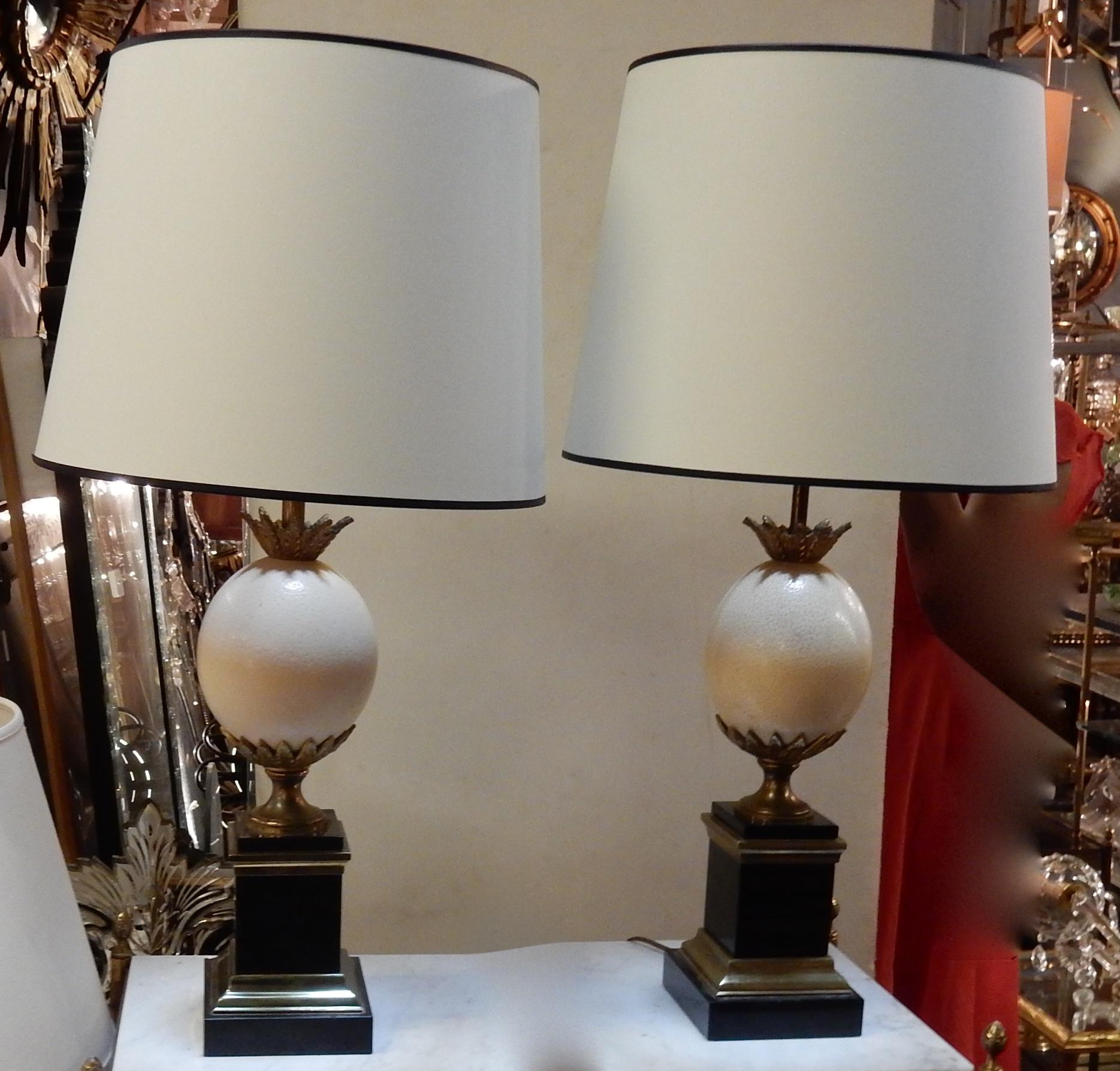 Pair of lamps, marble structure and moldings bronze and egg of ostrich, shade H 28 Diameter sup 28 diameter inf 35 total height: 68 cm, good condition, circa 1950.

 