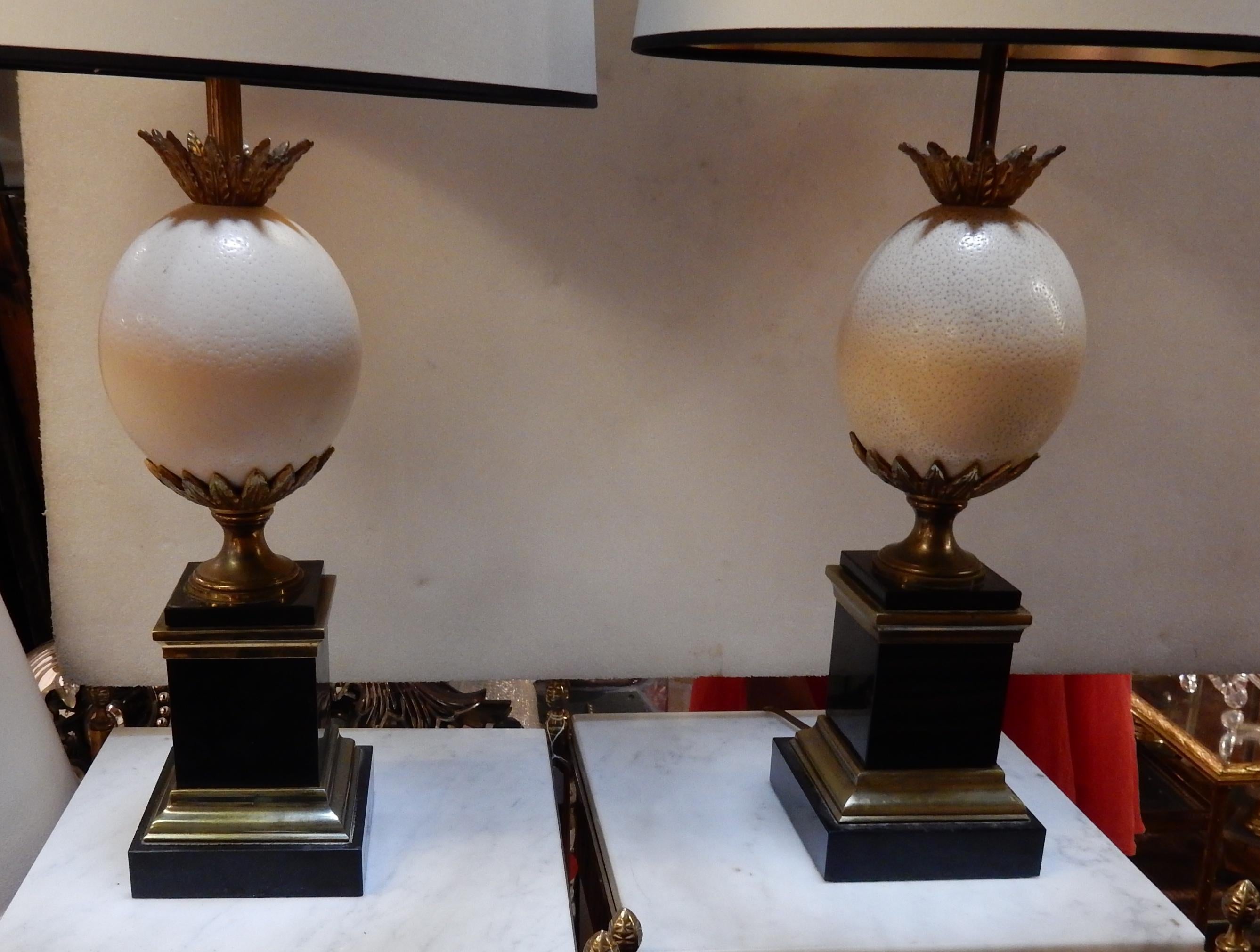 1950-1970 Pair of Lamps Black Marble and Ostrich Egg in Maison Jansen Style In Good Condition For Sale In Paris, FR