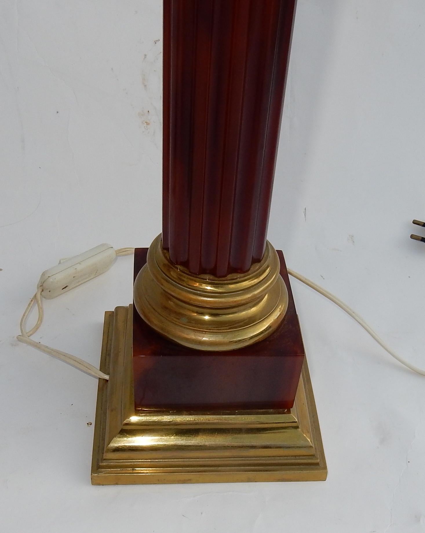 1950-1970 Pair of Maison Jansen Lamps, Gilt Bronze and Bakelite, Amber Color In Good Condition For Sale In Paris, FR