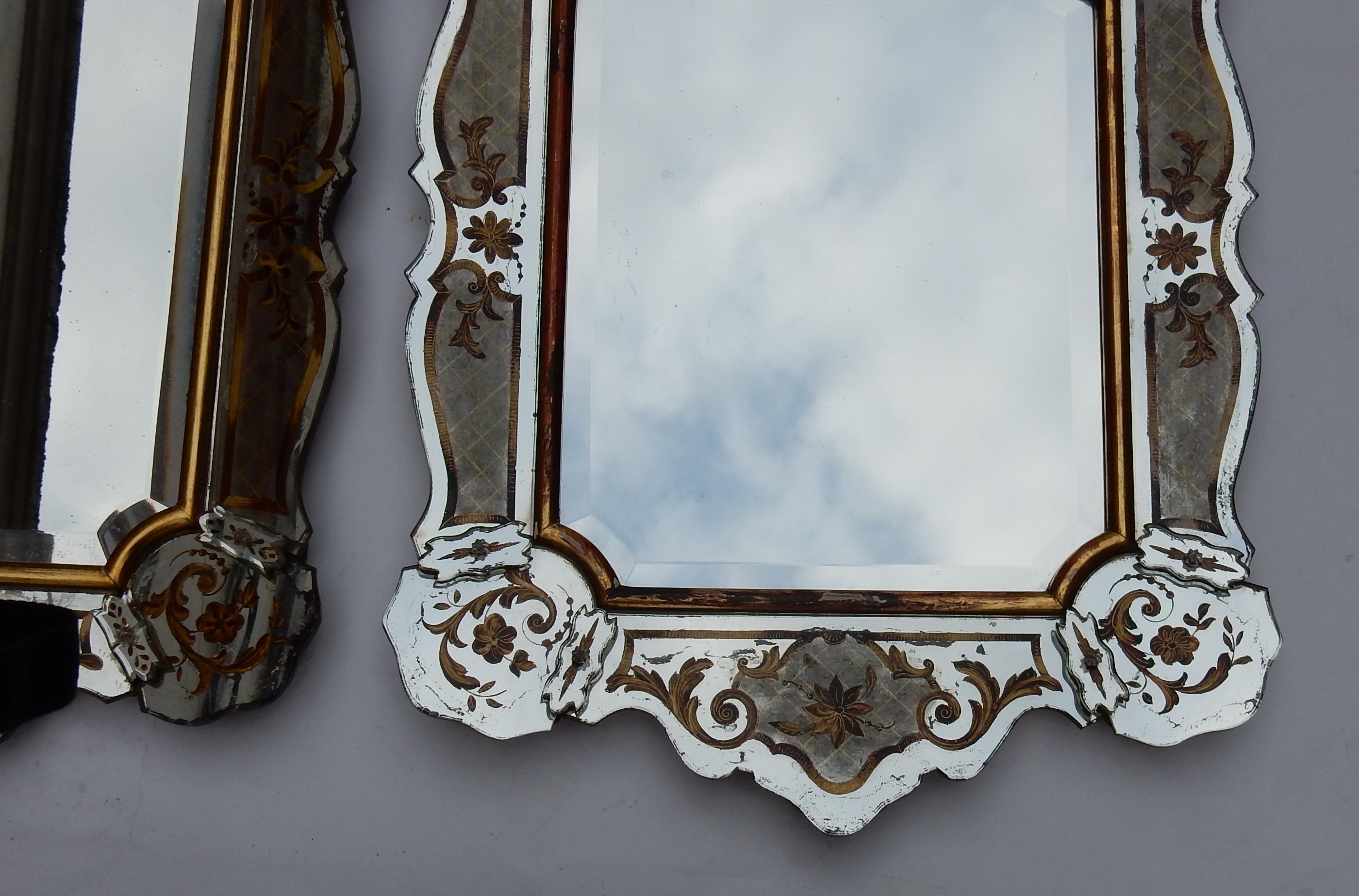 Gilt 1950-1970 Pair of Mirrors with Decors Eglomised