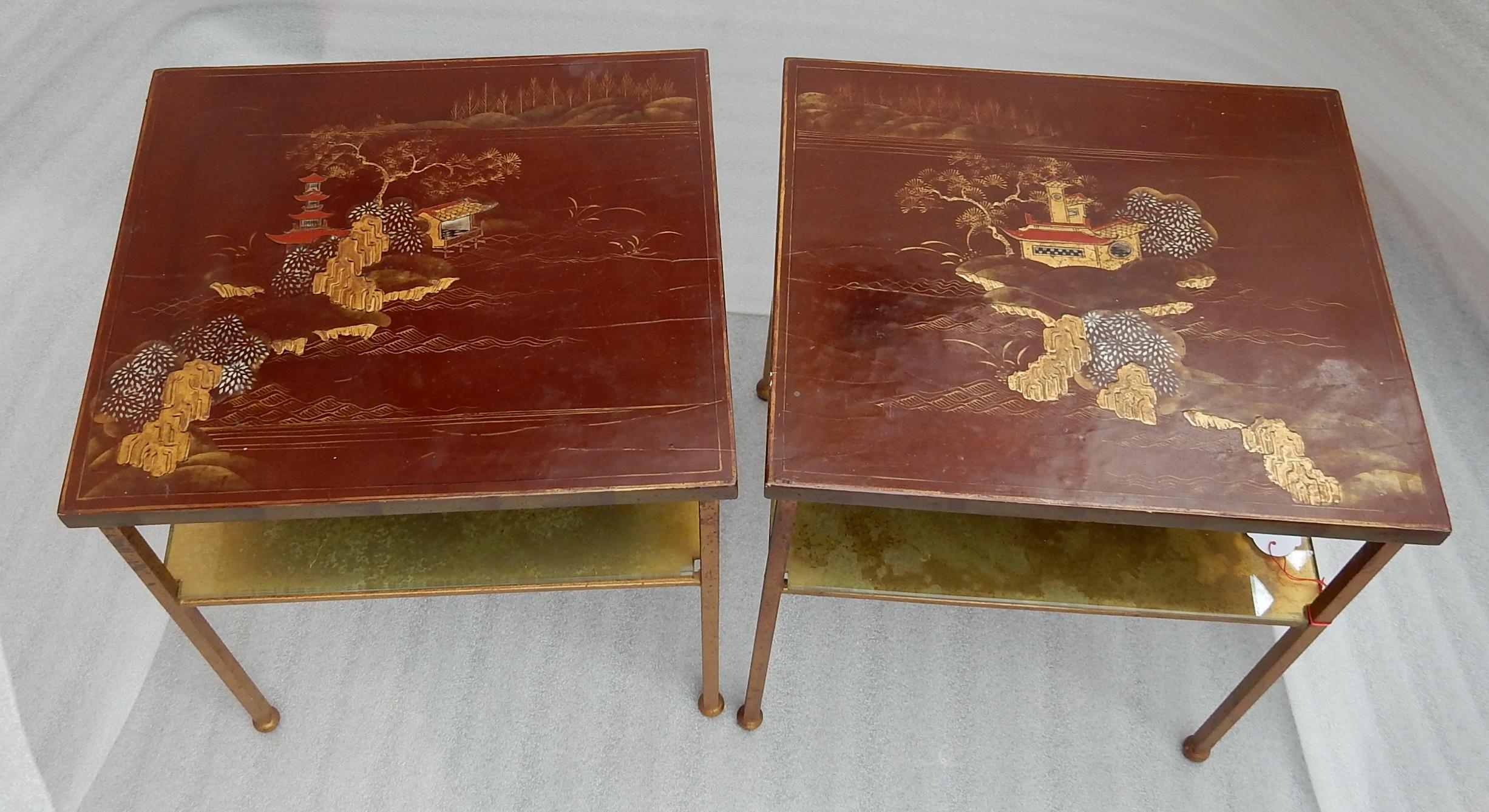 Pair of gilded iron tables red and gold lacquer trays and shelf in fixed under glass decorated with aged oxidized metal
Circa 1950/70
Condition of use
Measures: Length: 39 cm
Width: 34 cm
Height: 44 cm.
