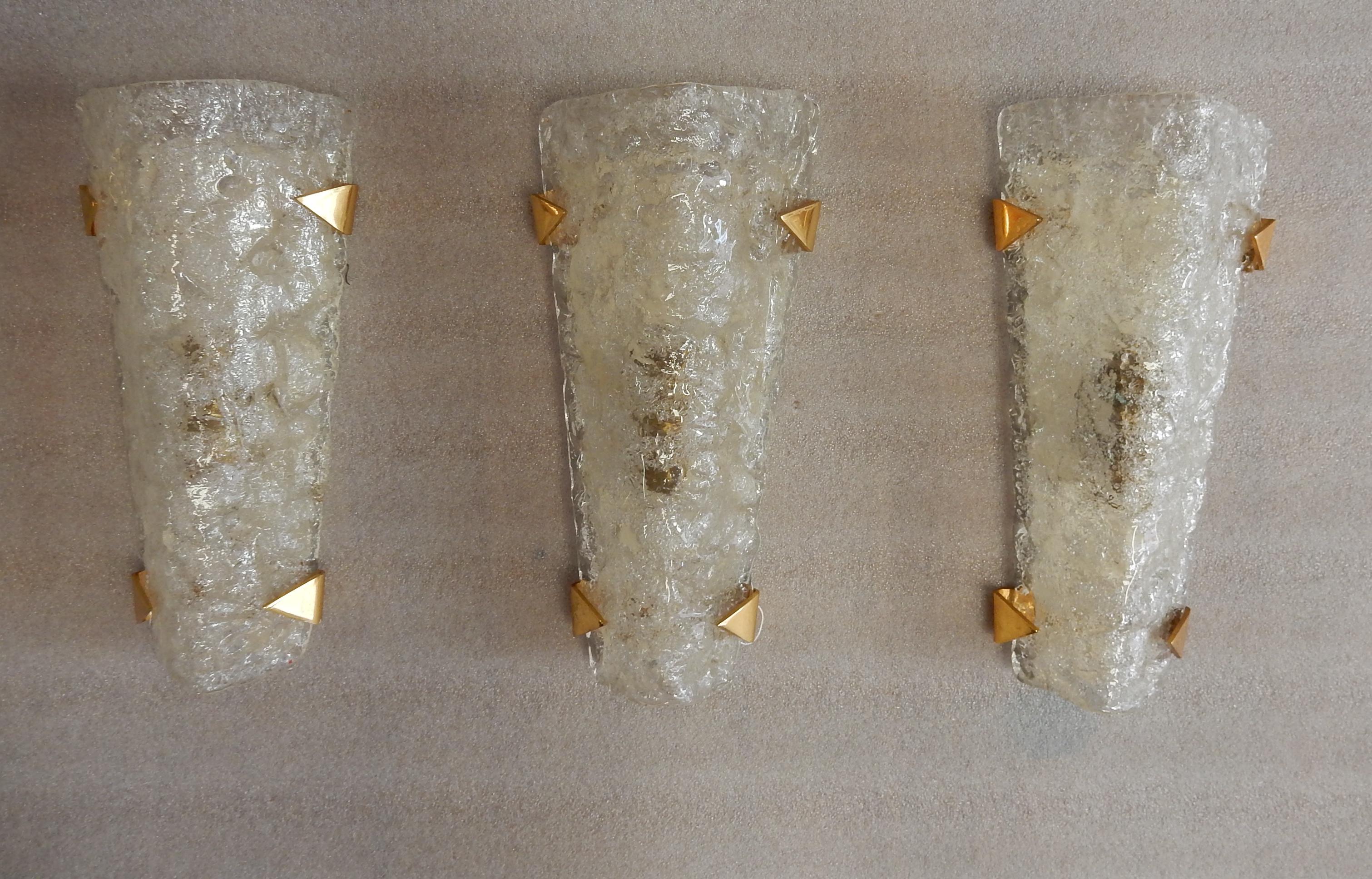 Molded 1950/70′ Series of 4 Murano Granite Glass Sconces with Golden Brass Claws Arlus For Sale
