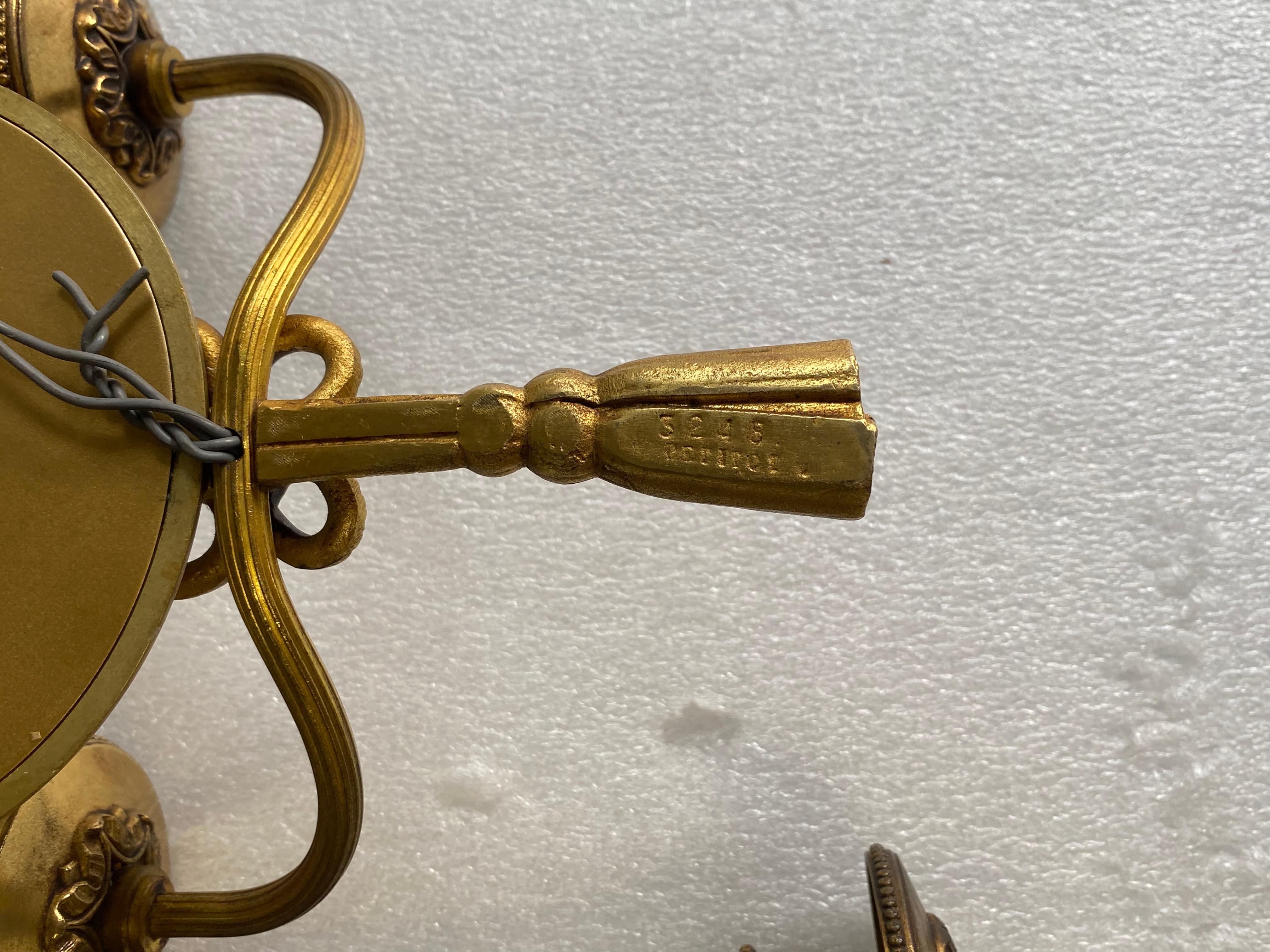 1950/70′ Serie von 6 Wandleuchten aus vergoldeter Bronze mit konvexem Spiegel, signiert Petitot im Angebot 3