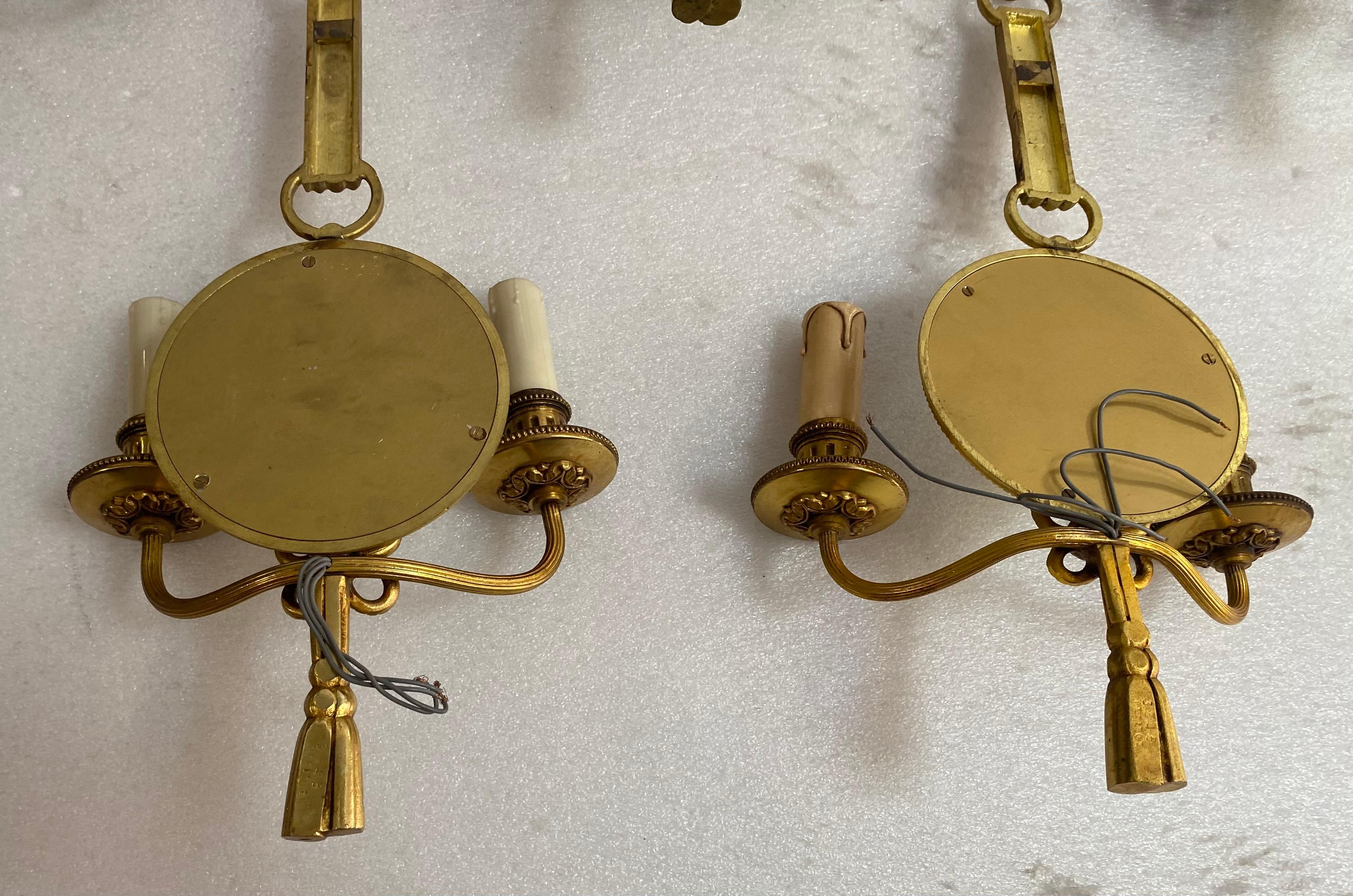 1950/70′ Serie von 6 Wandleuchten aus vergoldeter Bronze mit konvexem Spiegel, signiert Petitot (Vergoldet) im Angebot
