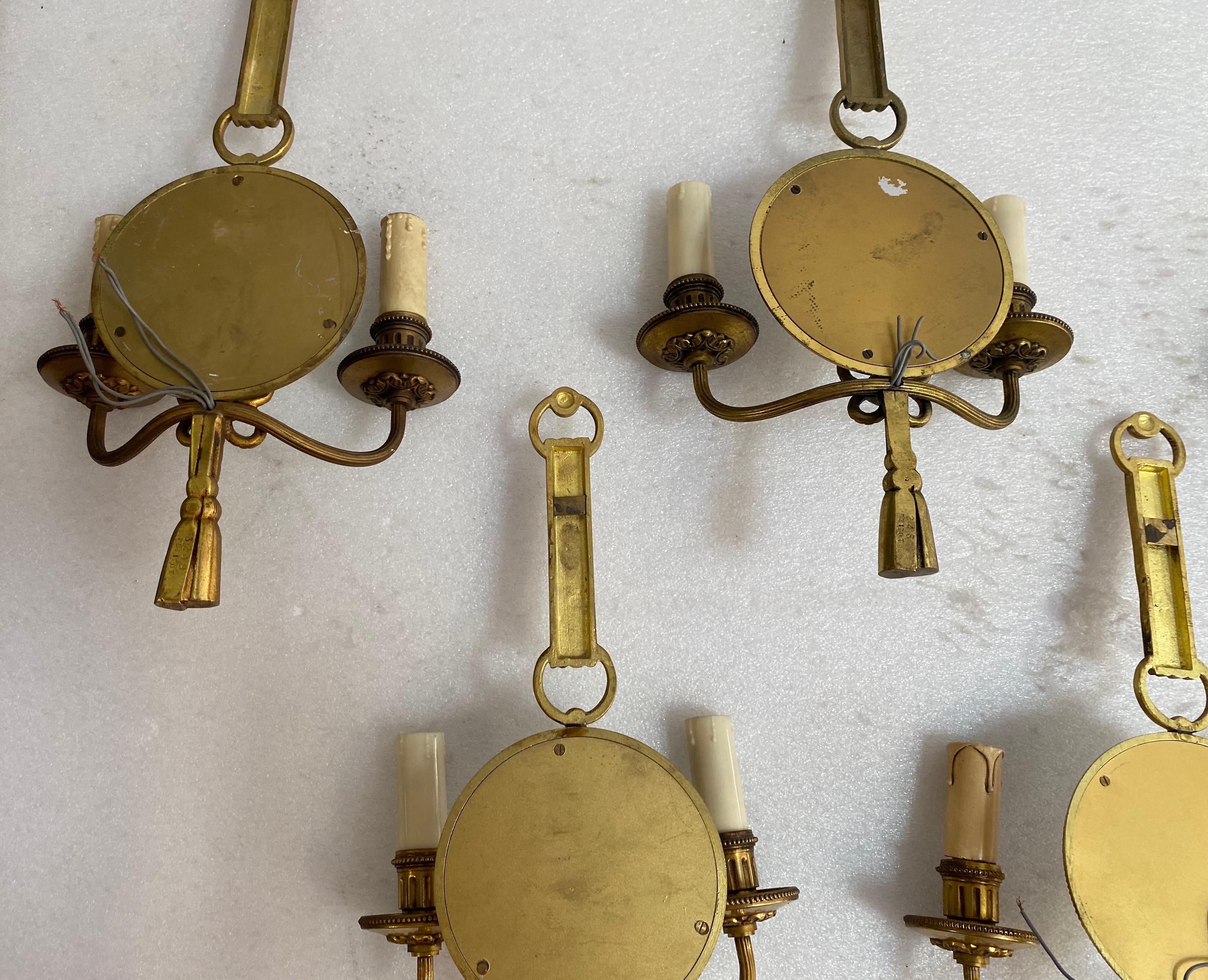 1950/70′ Serie von 6 Wandleuchten aus vergoldeter Bronze mit konvexem Spiegel, signiert Petitot im Angebot 2