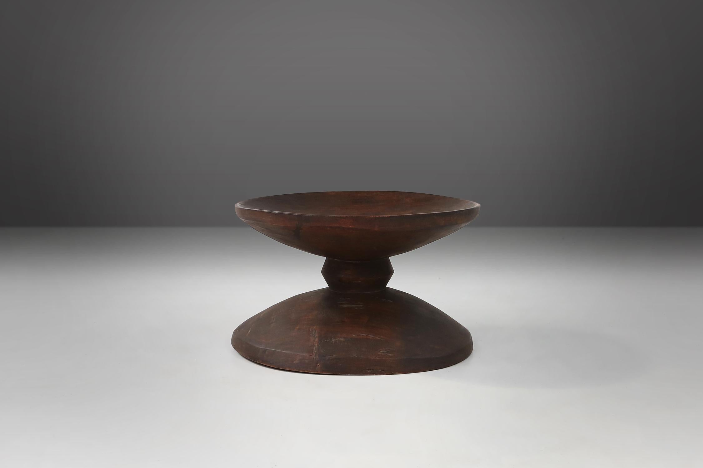 1950 / African tree trunk bowl / Mid-century / vintage / design

This eye-catching large African oak bowl was crafted around 1950. Hand carved from a solid tree trunk, this bowl is one-of-a-kind with its own distinct characteristics and natural