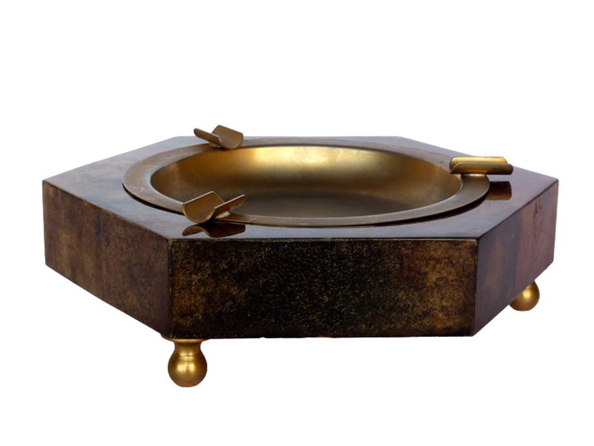 Ashtray
Aldo Tura
Italy, 1950

Brown Goatskin and metal details
Excellent Condiction

Size: 21 cm