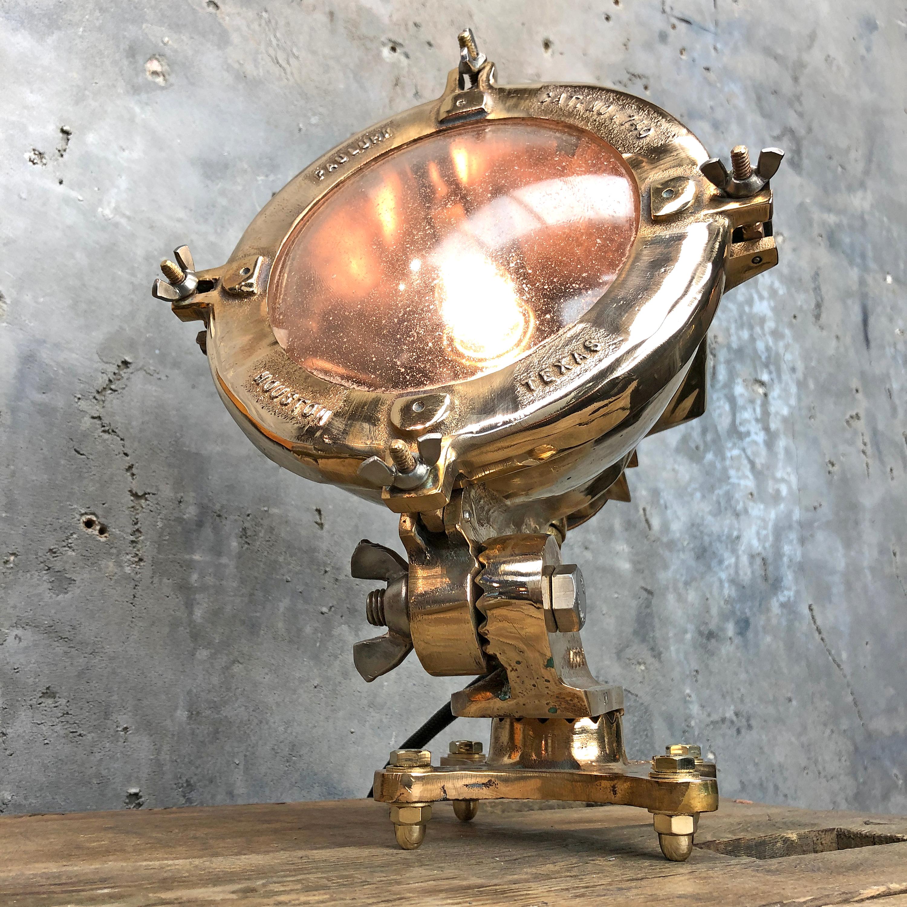 Lámpara de sobremesa de bronce fundido industrial americana de 1950 by Crouse Hinds en venta 7