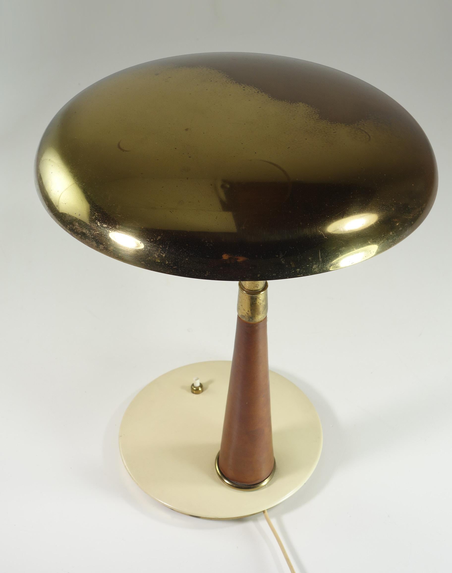 1950 Angelo Lelii Arredoluce Italienische Mid Century Design Messing Metall Tischlampe im Angebot 1
