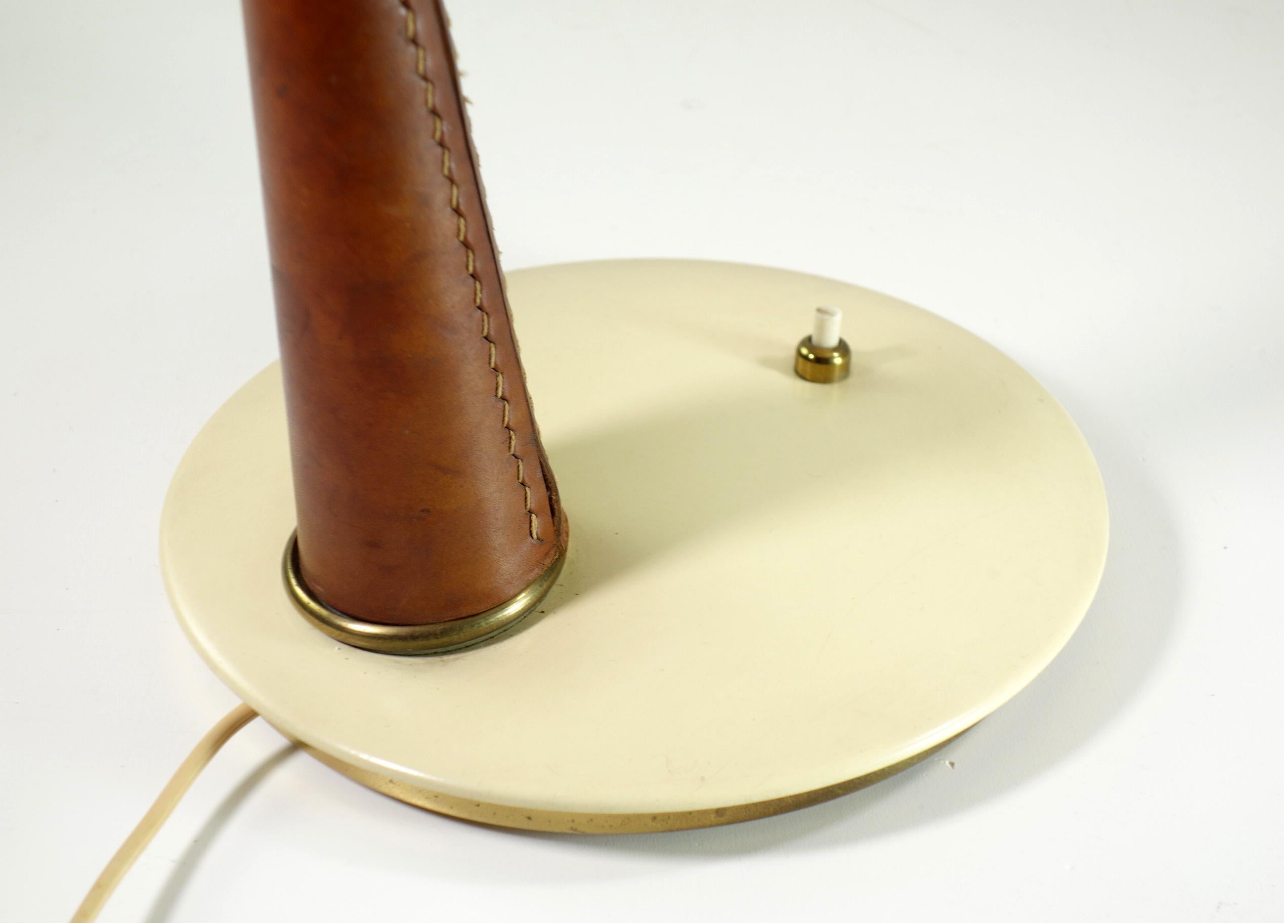1950 Angelo Lelii Arredoluce Italienische Mid Century Design Messing Metall Tischlampe im Angebot 2