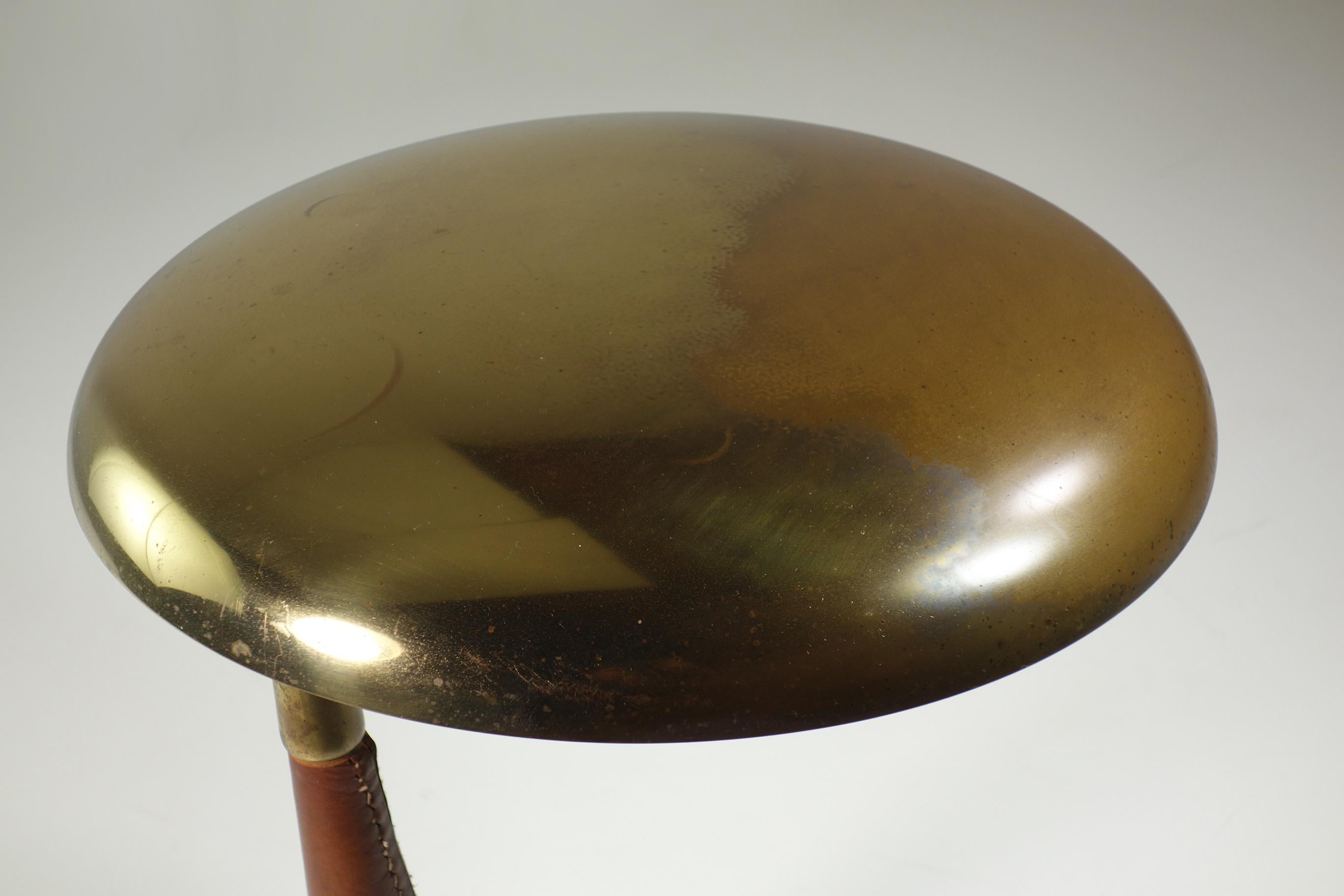 1950 Angelo Lelii Arredoluce Italienische Mid Century Design Messing Metall Tischlampe im Angebot 3