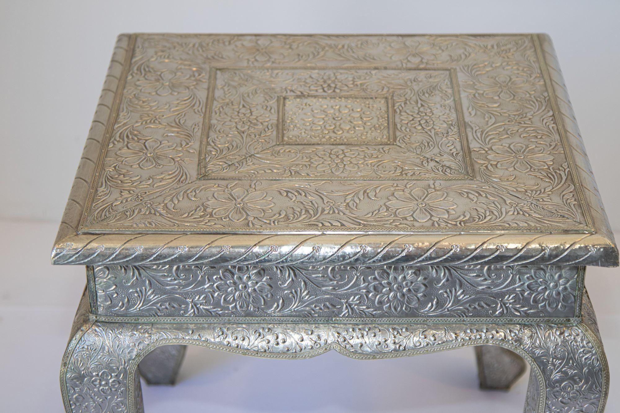 Anglo-indien 1950 Anglo-Indian Side Clad Silver Wrapped Low Table en vente