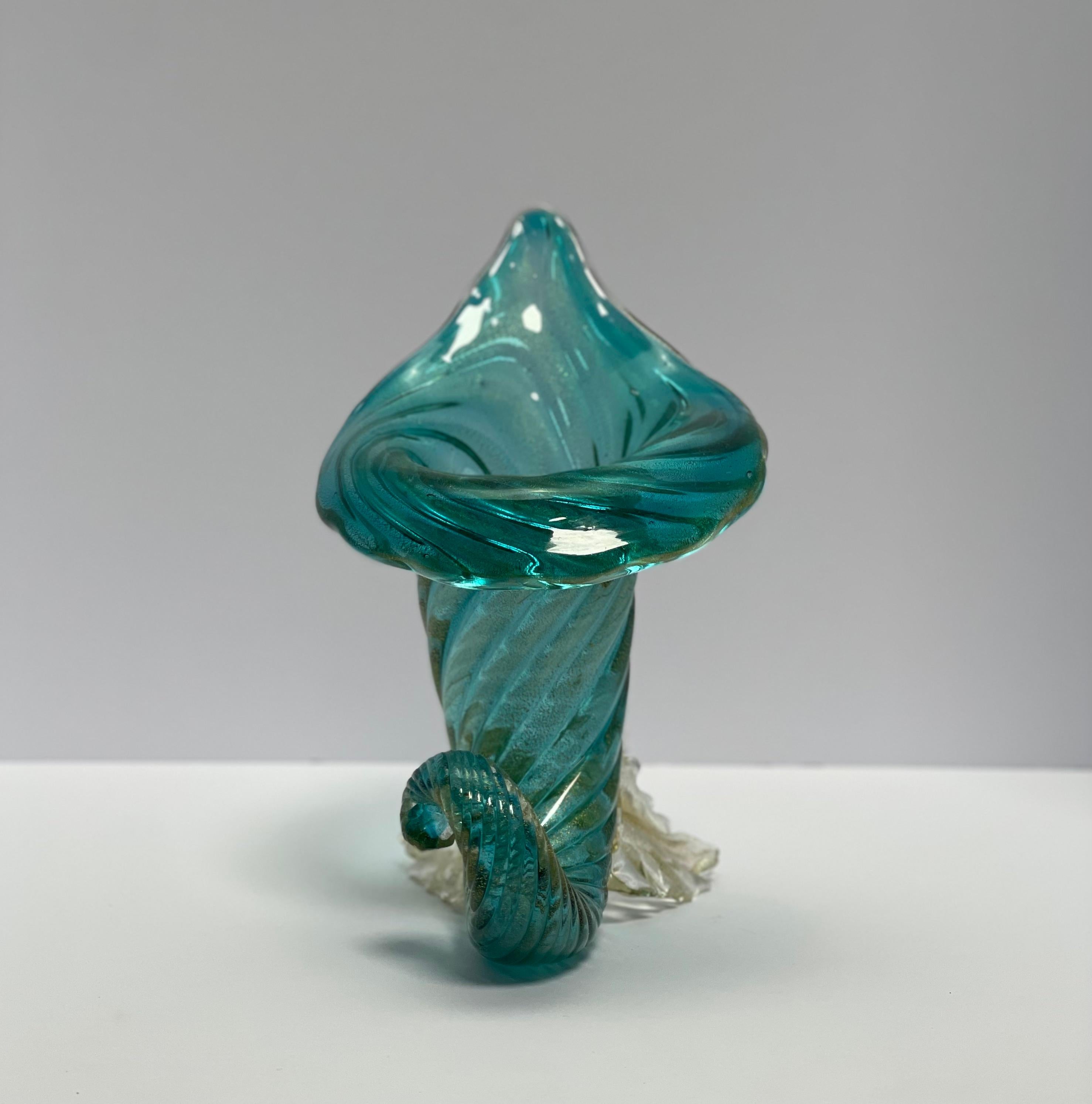 Barocco 1950 Archimede Seguso Cornucopia di Murano, verde acqua con base in oro avventurina e volute in vendita