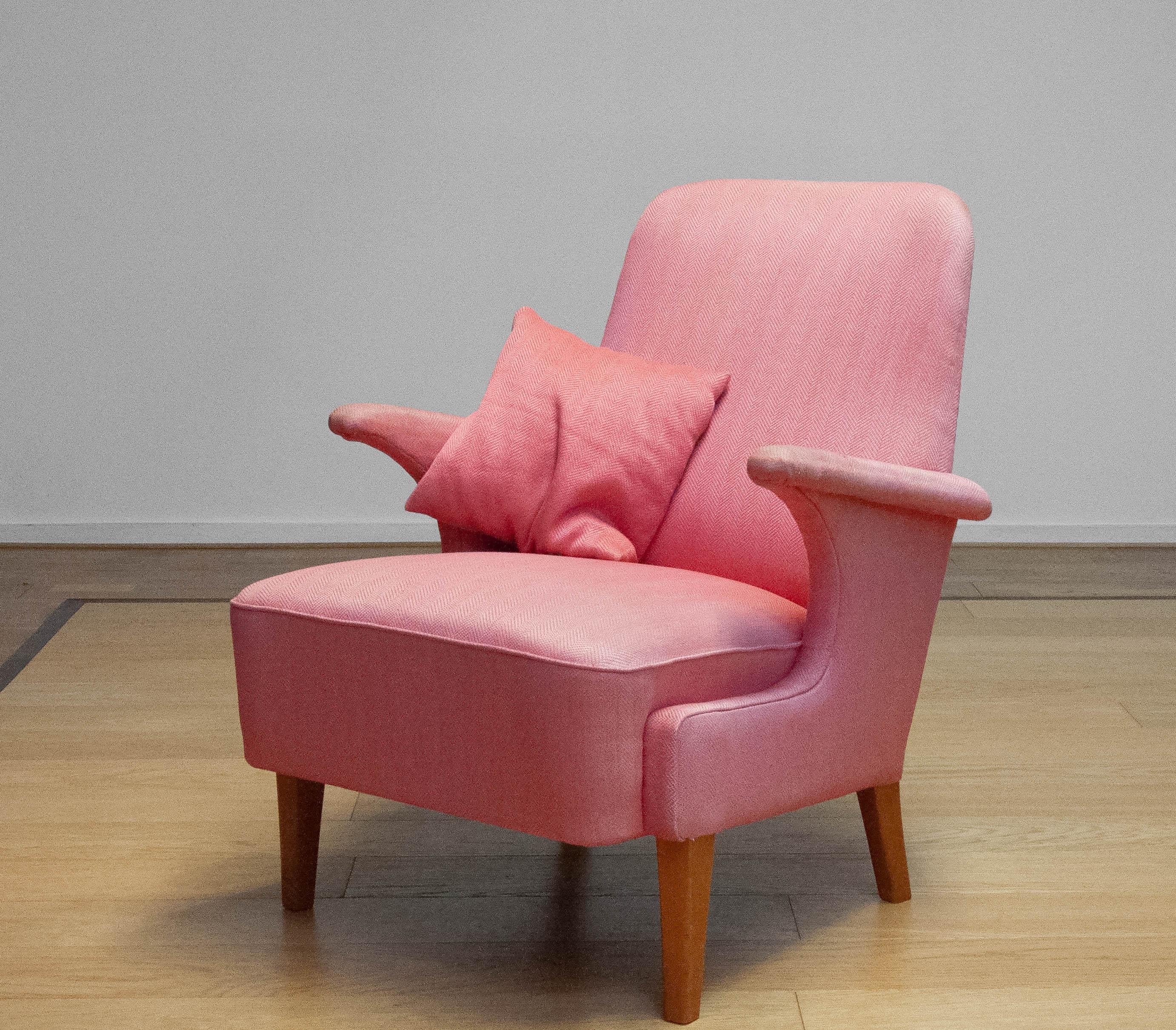 1950 Armchair / Lounge Chair With Powder Pink Wool Upholstery By Dux From Sweden For Sale 7