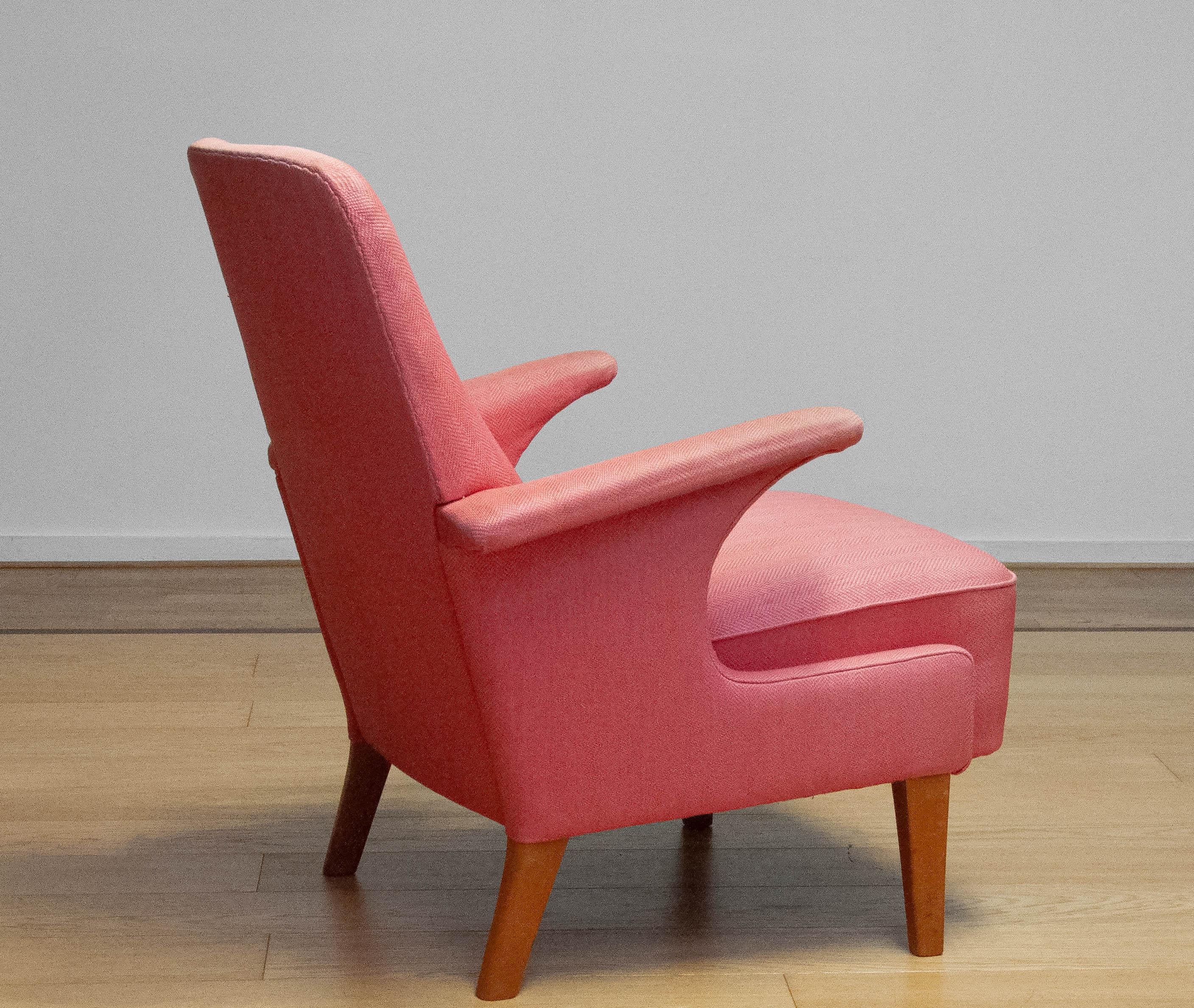 1950 Armchair / Lounge Chair With Powder Pink Wool Upholstery By Dux From Sweden In Good Condition For Sale In Silvolde, Gelderland