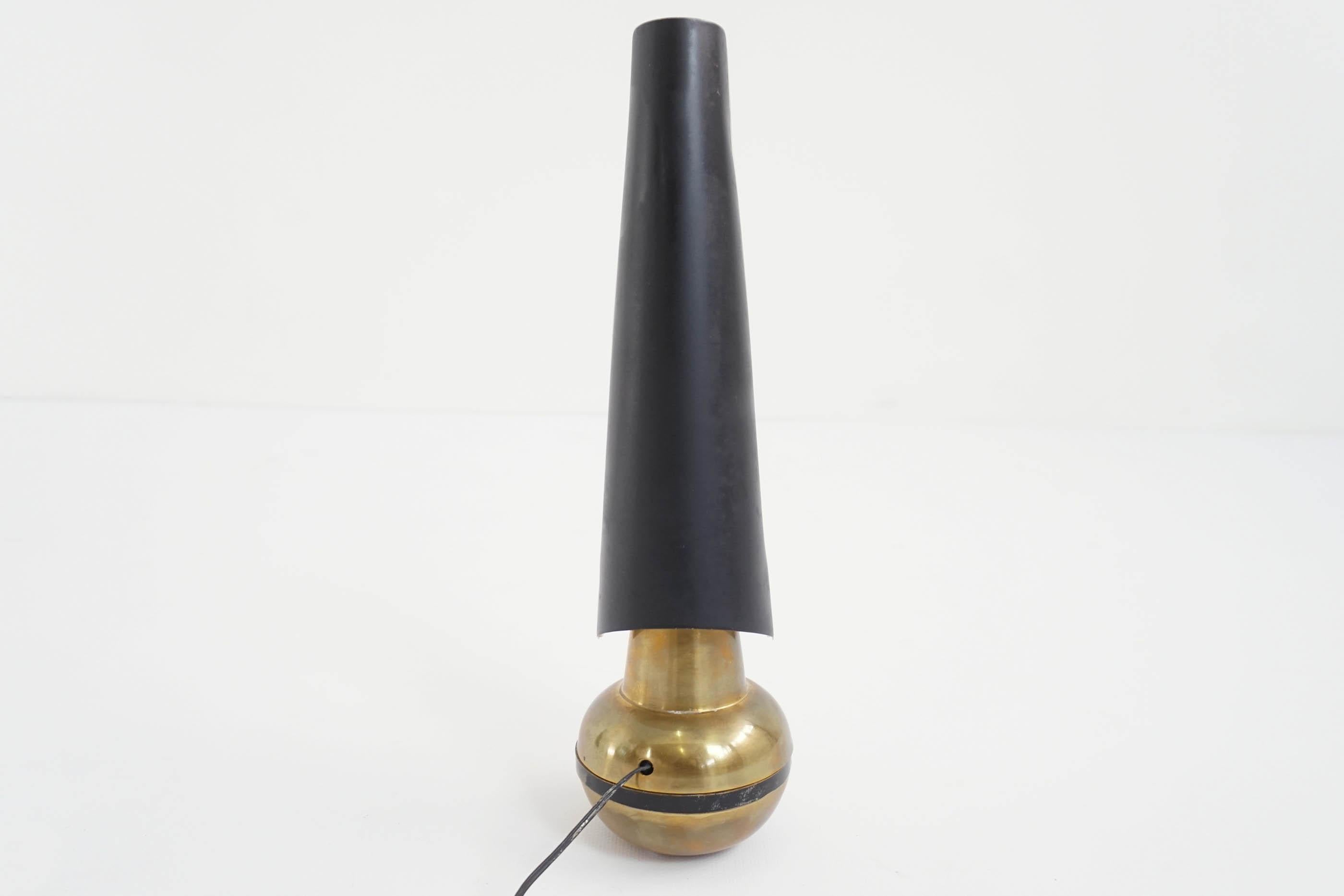 1950 Arredoluce Angelo Lelii Att. Black & White Brass Table Lamp Counterweight In Good Condition For Sale In Morbio Inferiore, CH