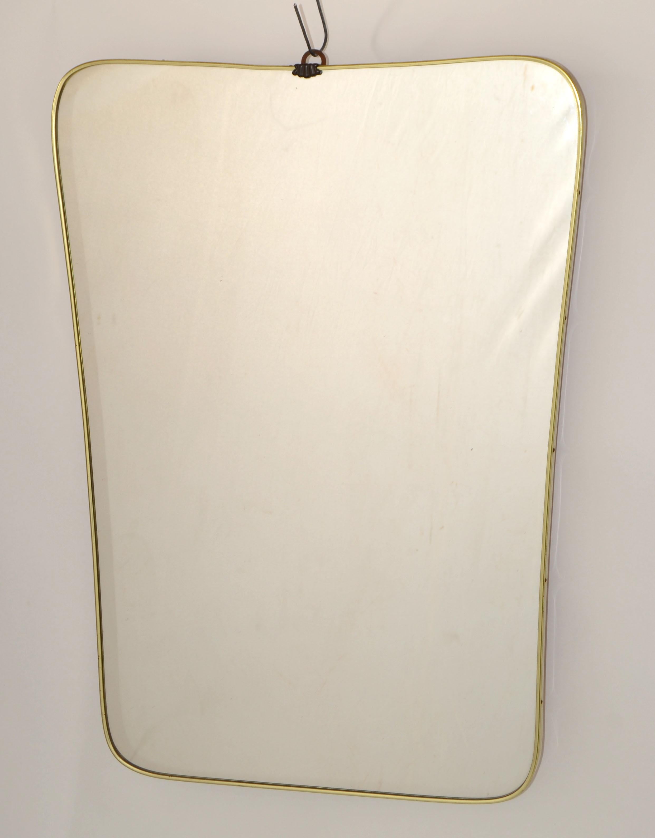 1950 Art Deco Gio Ponti Stil Messing Wood Shell Decor Shield Wandspiegel Italien im Zustand „Gut“ im Angebot in Miami, FL