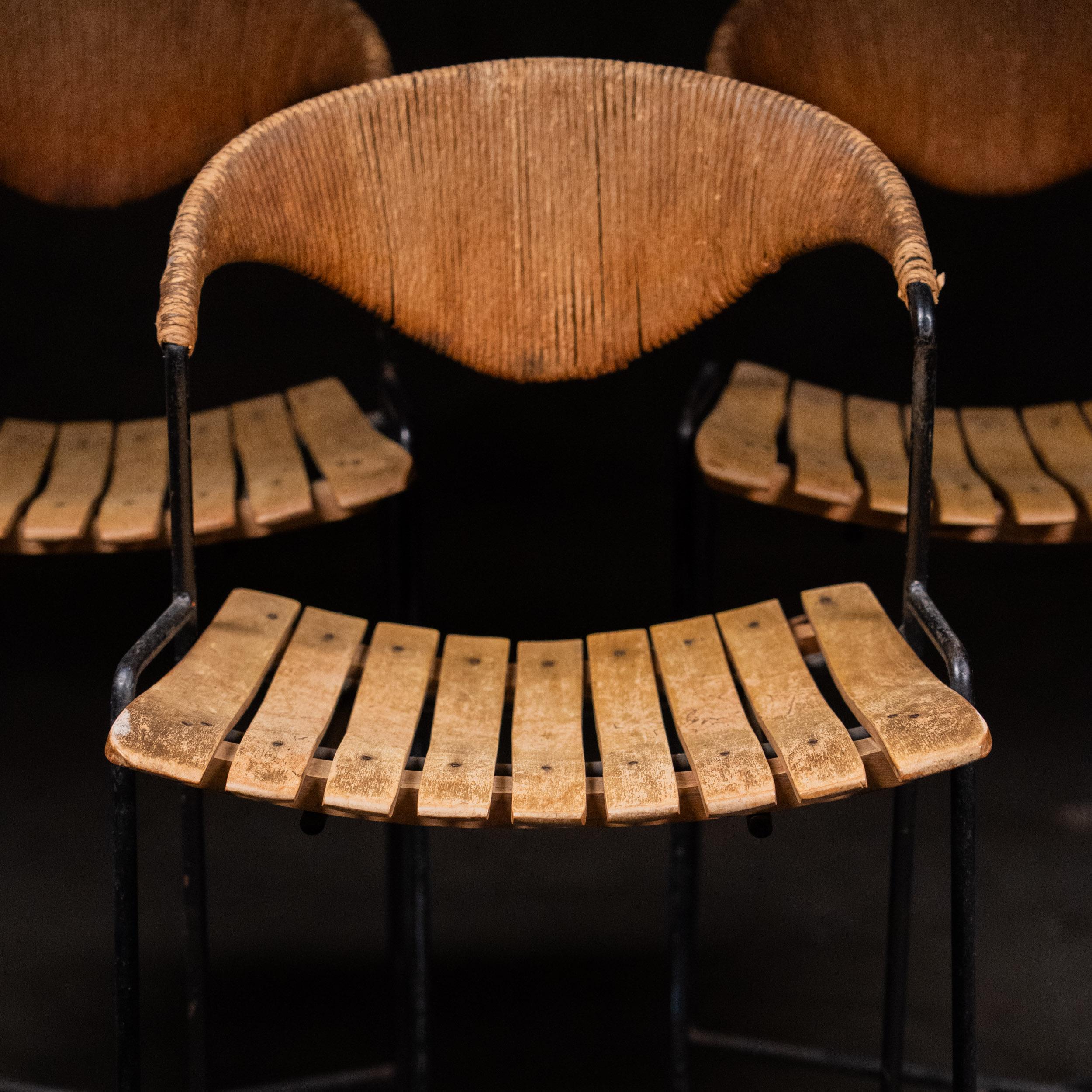 Mid-Century moderno 1950 Arthur Umanoff Sgabello da banco in ferro e legno di vimini in vendita