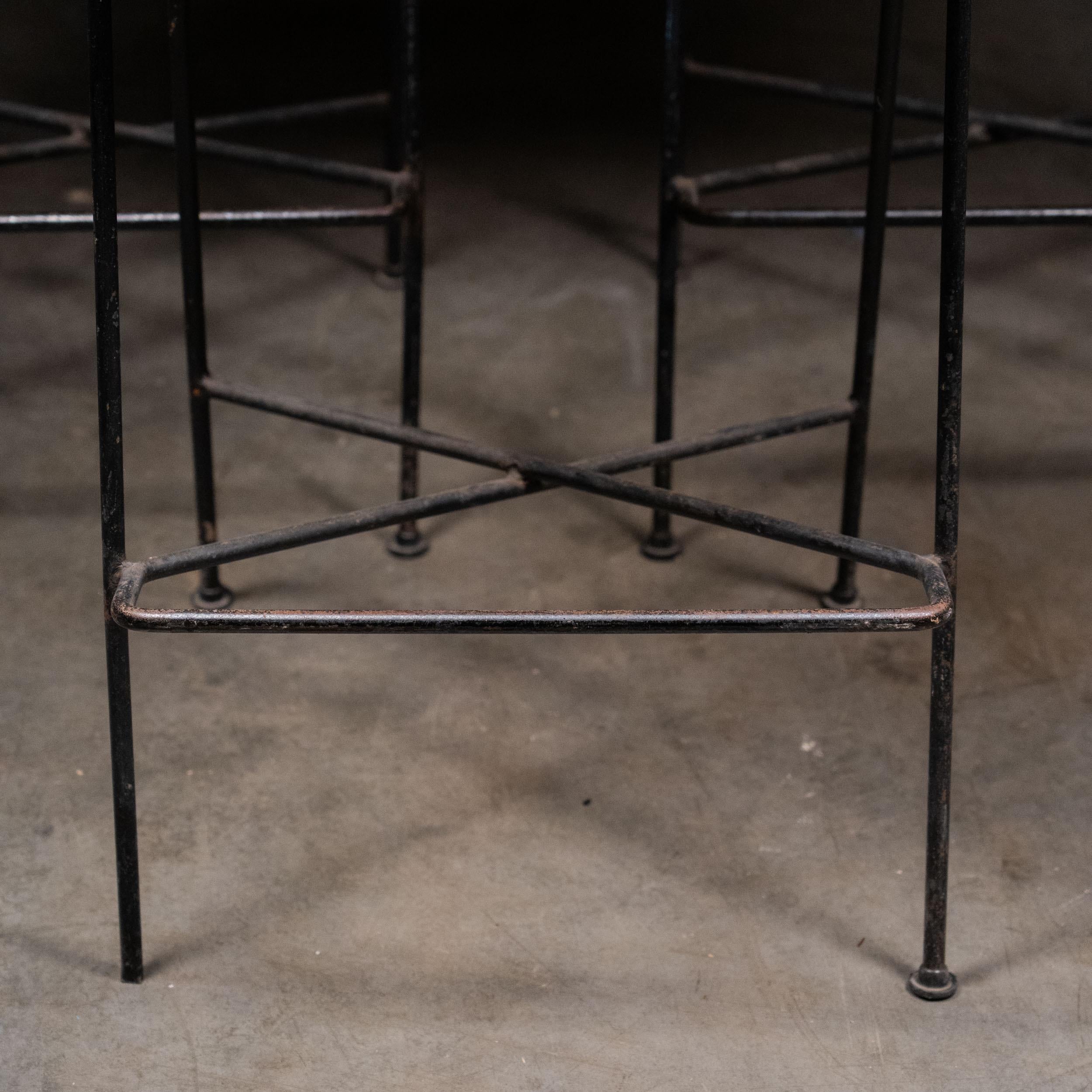 Americano 1950 Arthur Umanoff Sgabello da banco in ferro e legno di vimini in vendita