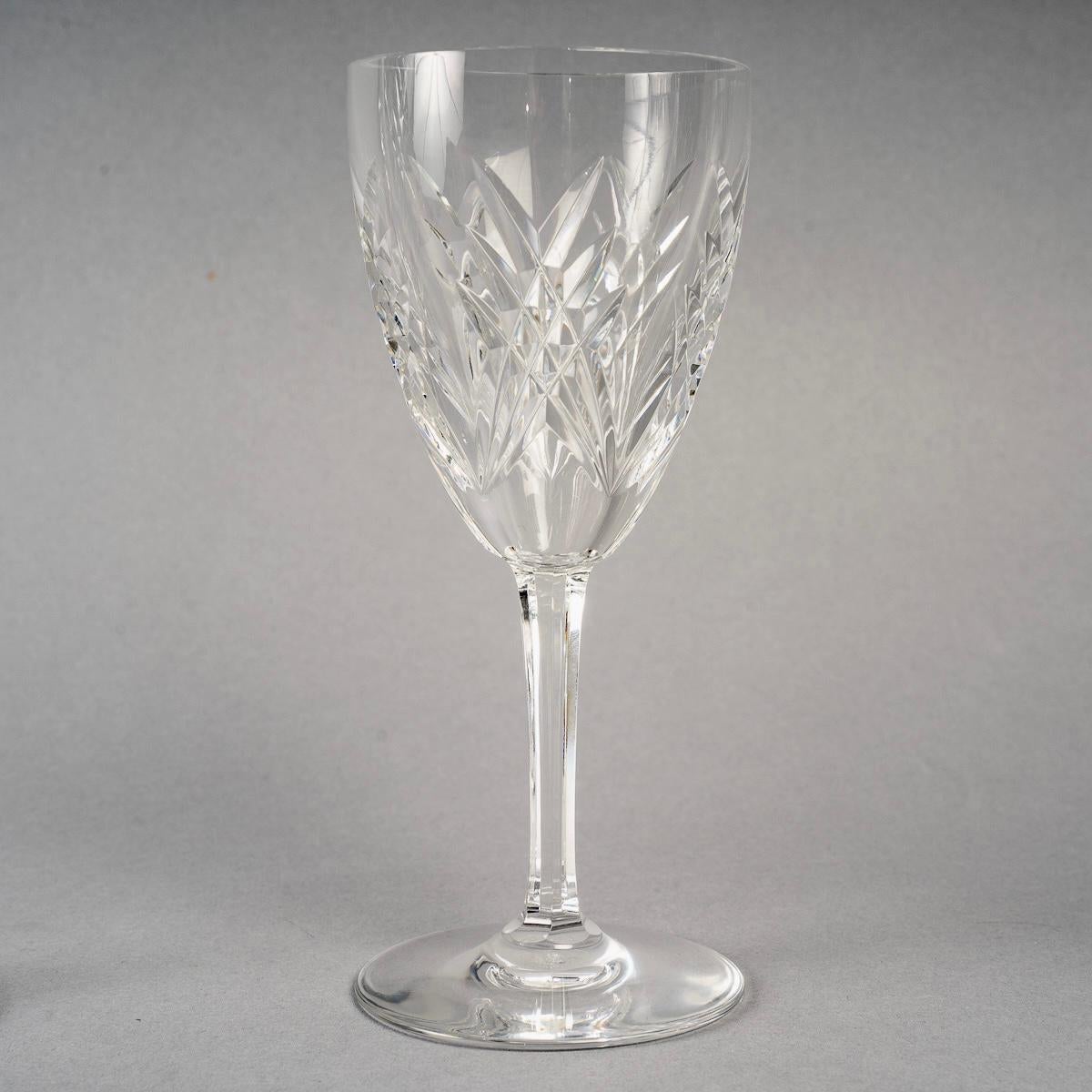 1950 Baccarat, Set of Glasses Auvergne Engraved Crystal, 36 Pieces In Good Condition In Boulogne Billancourt, FR