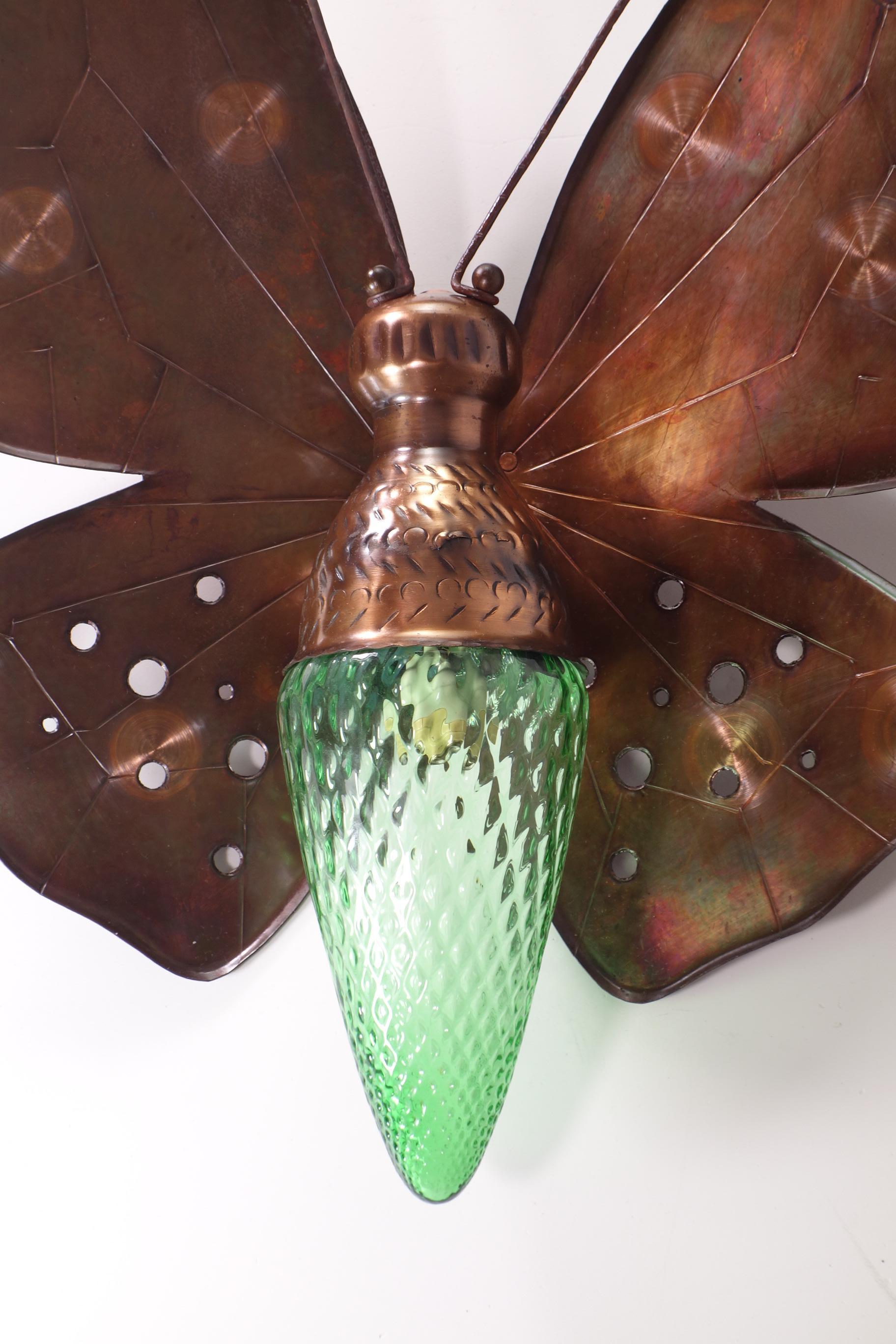 Lampe murale papillon
Italie, 1950

Rare applique italienne
Verre soufflé cuivre et vert

Verre en parfait état
Très bonne condition
Parfait état de fonctionnement