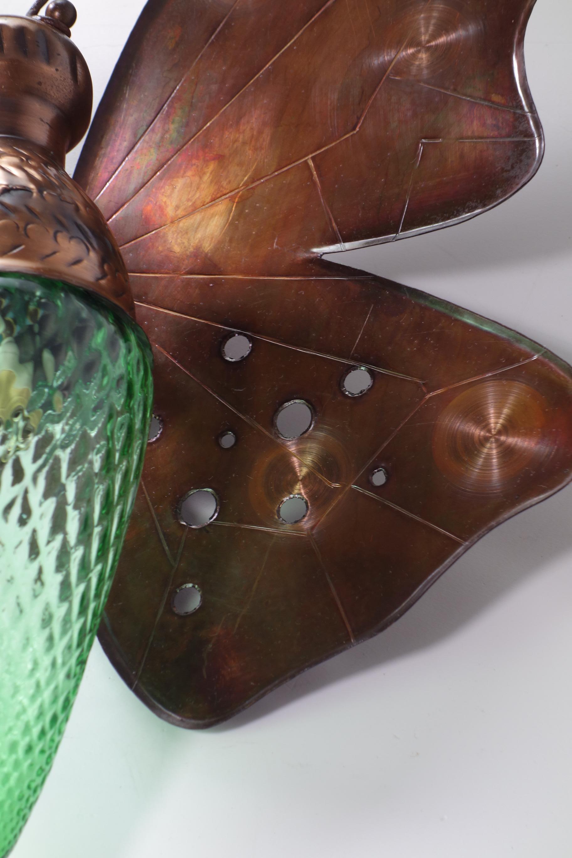 Lampe murale papillon italienne du milieu du siècle dernier en cuivre et verre mural, 1950 Bon état - En vente à Brescia, IT