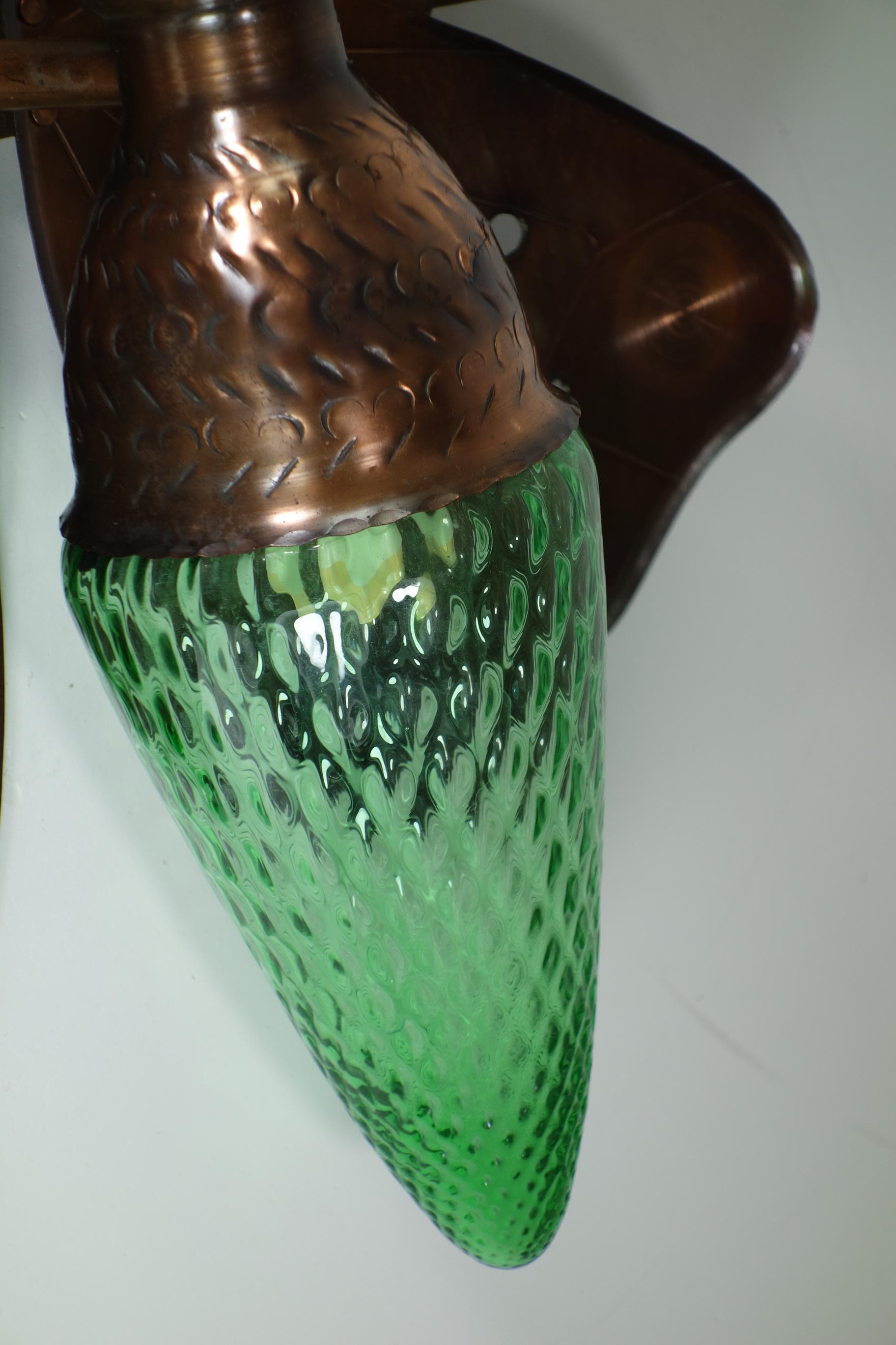 Lampe murale papillon italienne du milieu du siècle dernier en cuivre et verre mural, 1950 en vente 2