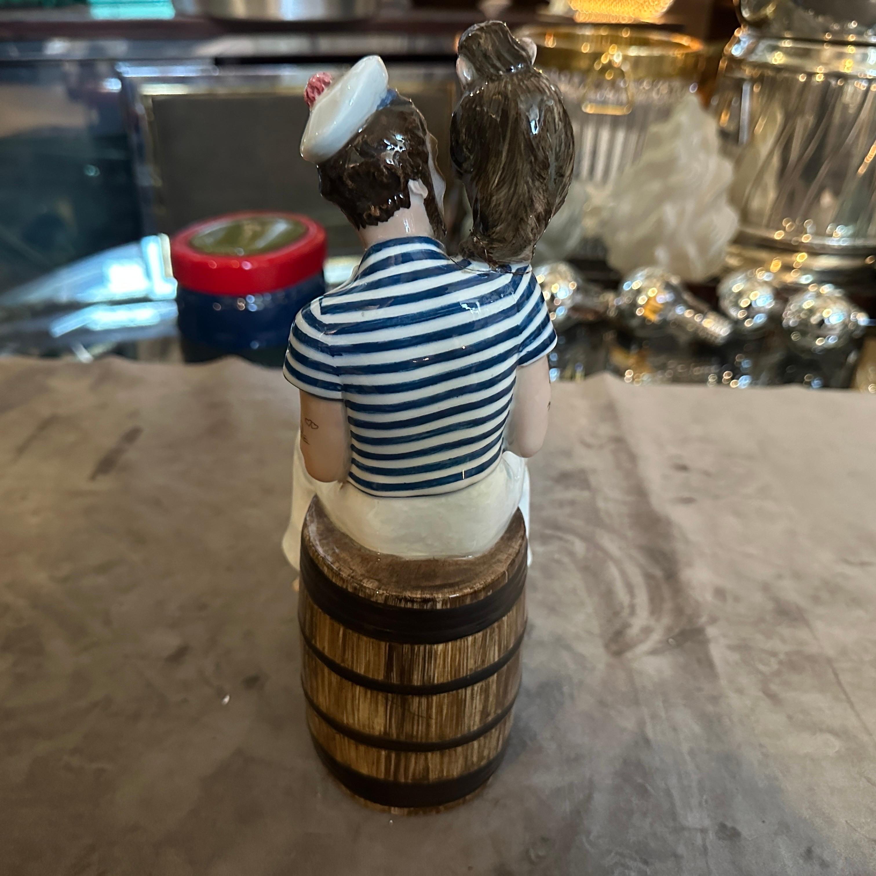 1950 Figure en céramique d'un marin avec un singe par Helen Scavini pour Tanagra en vente 4