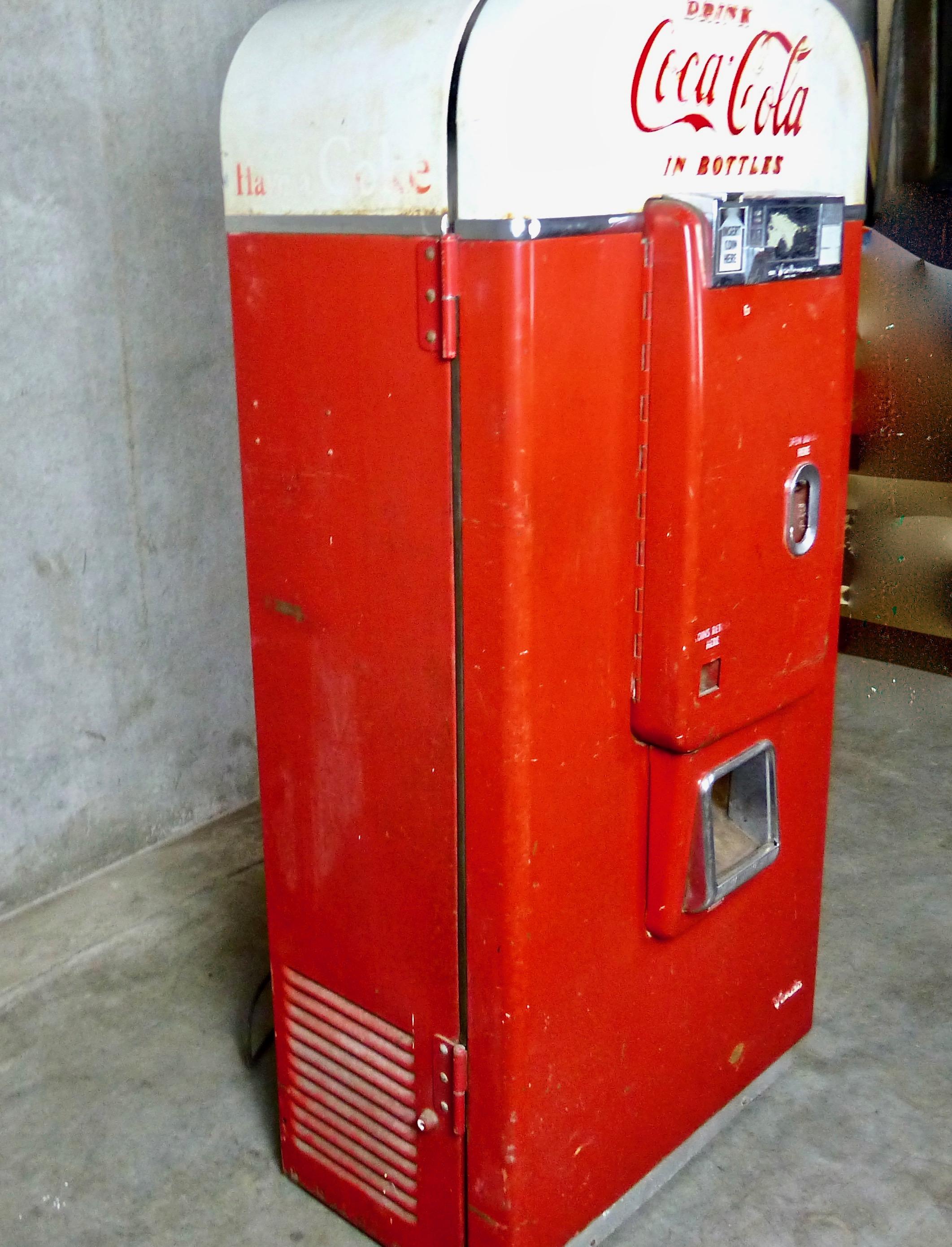 Mid-Century Modern 1950 Coca-Cola Coin-Operated Vendo 80 Vending Machine