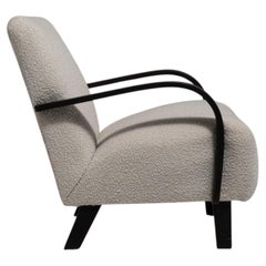 Poltrona del 1950 in stile Mid-Century Modern color crema con finitura nera patinata e tessuto bouclé