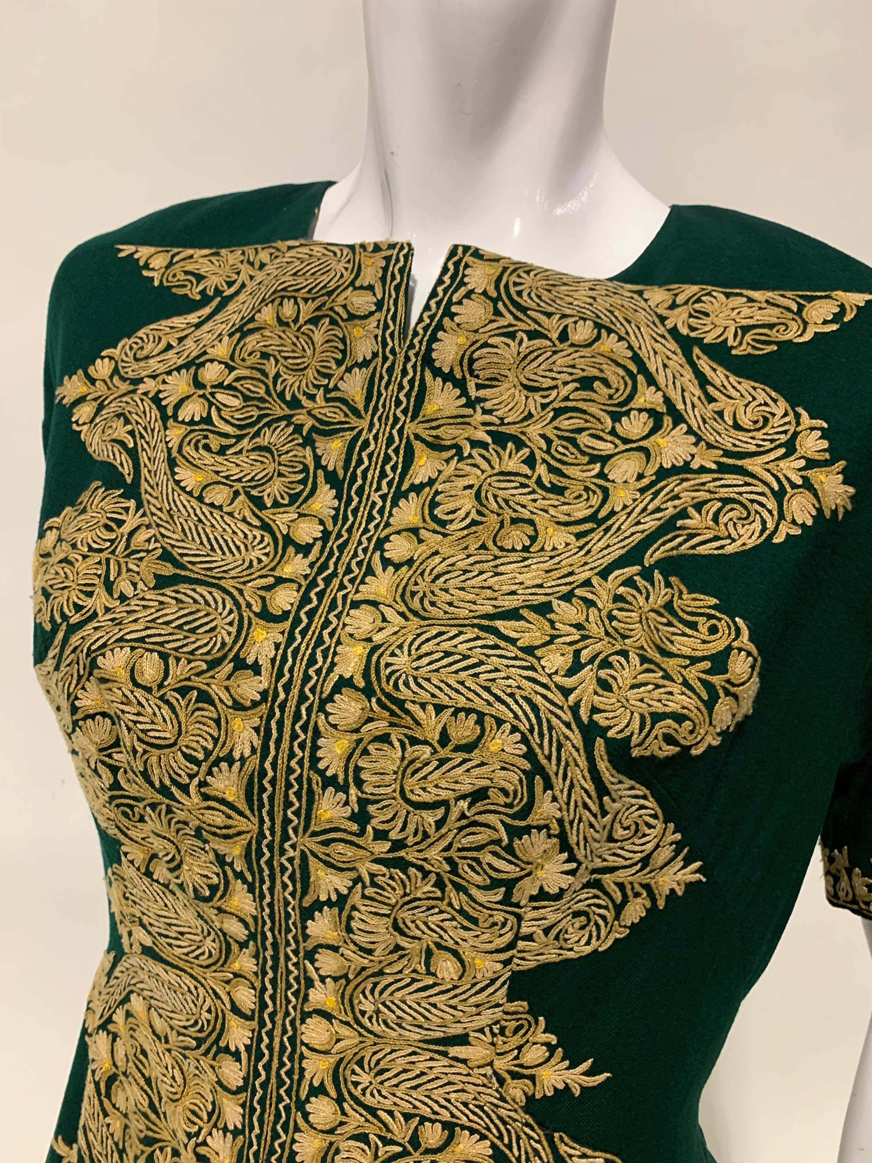 1950 Custom Made Hunter Green Crewel Cord Embroidered Wool Dress Size 10 In Excellent Condition For Sale In Gresham, OR