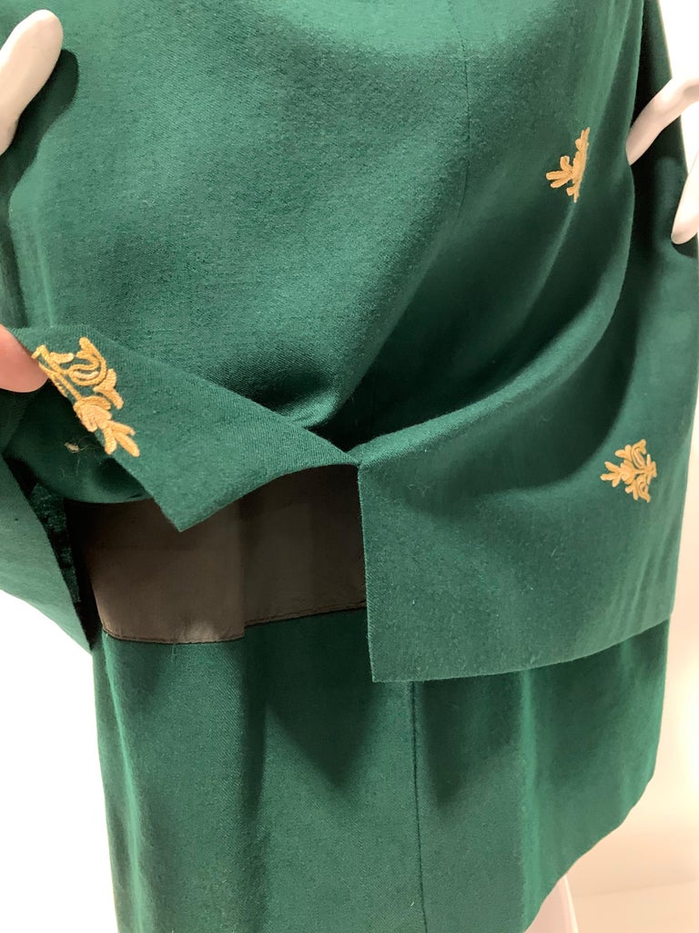 1950 Custom Made Hunter Green Crewel Cord Embroidered Wool Dress Size 10 For Sale 4