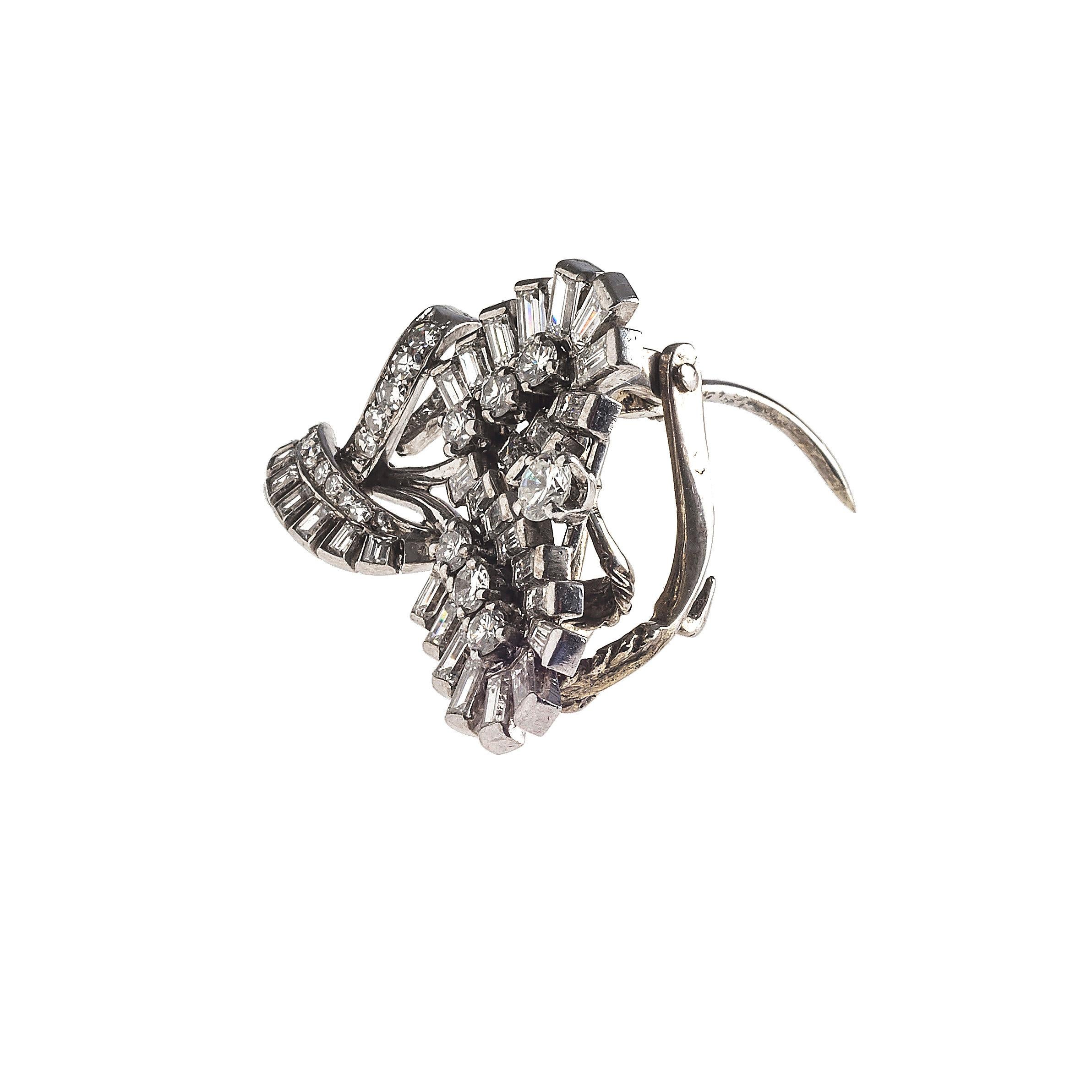 1950 Demi Parure Diamond Platinum Flowers Earrings Earclips Dress Clip In Excellent Condition For Sale In Munich, Bavaria