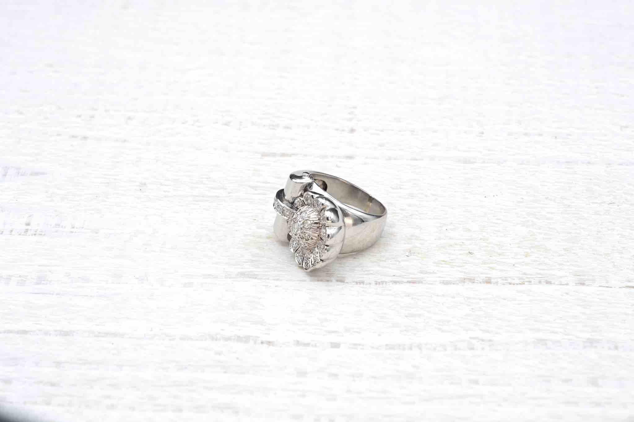 1950 Diamanten Ring in Platin im Zustand „Gut“ im Angebot in PARIS, FR