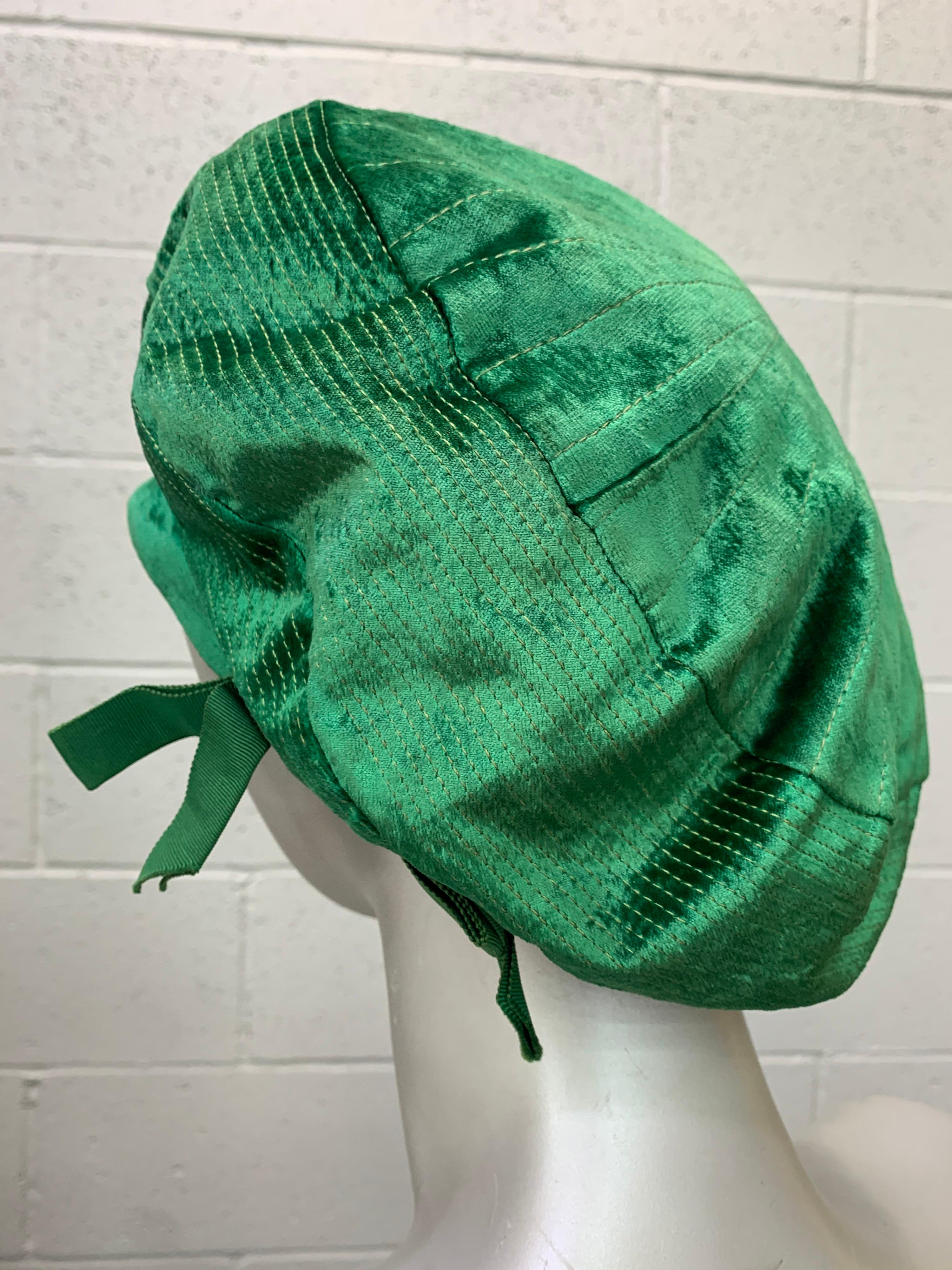 1950 Smaragdgrüne Seide Panne Samt Trapunto Stitch Tam Style Hut im Angebot 2