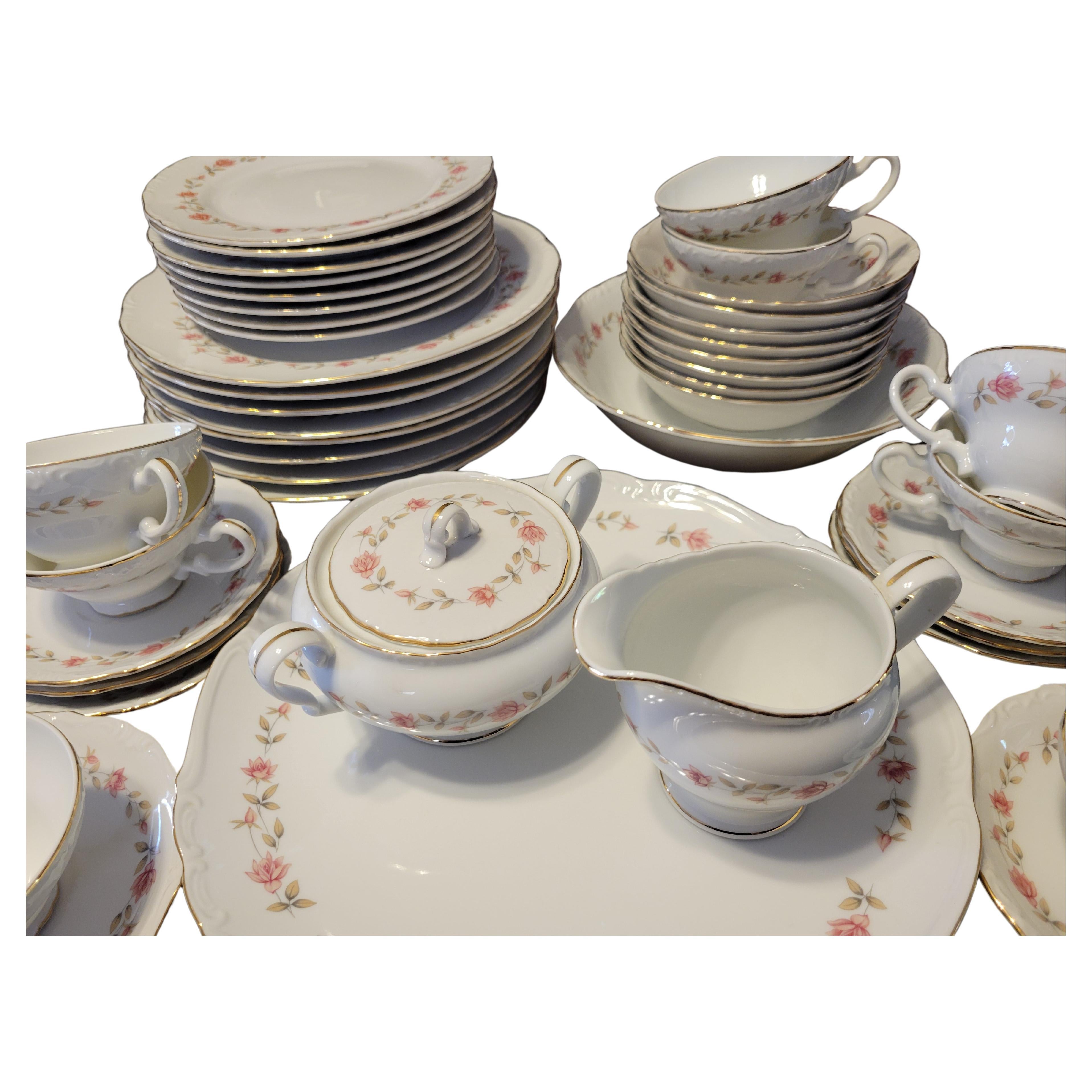 1950, Eternal Rose (Japon) Service de salle à manger pour 8 personnes en porcelaine fine - 44 pièces