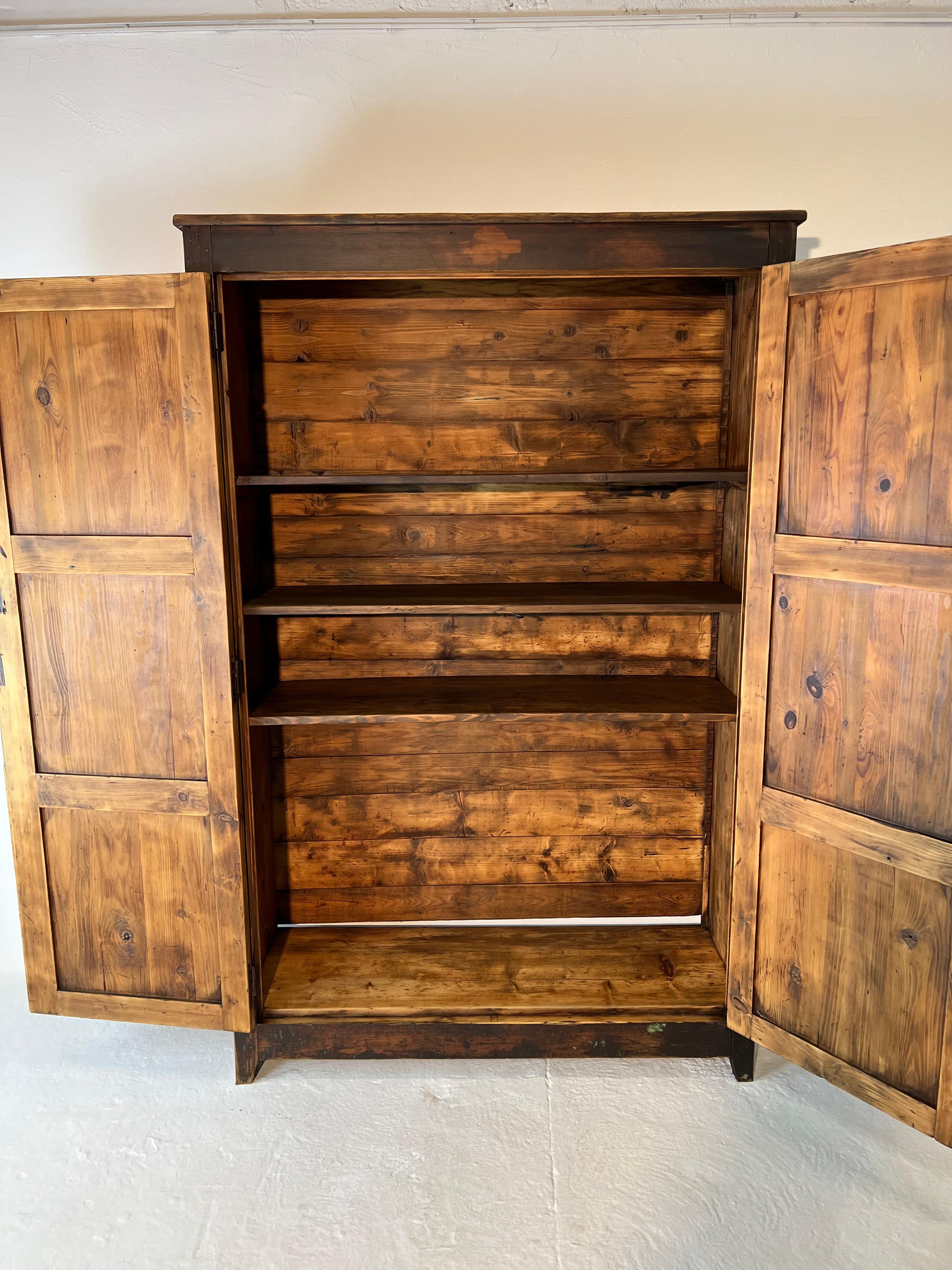1950' Factory Cabinet in Pine Fully Restored For Sale 3