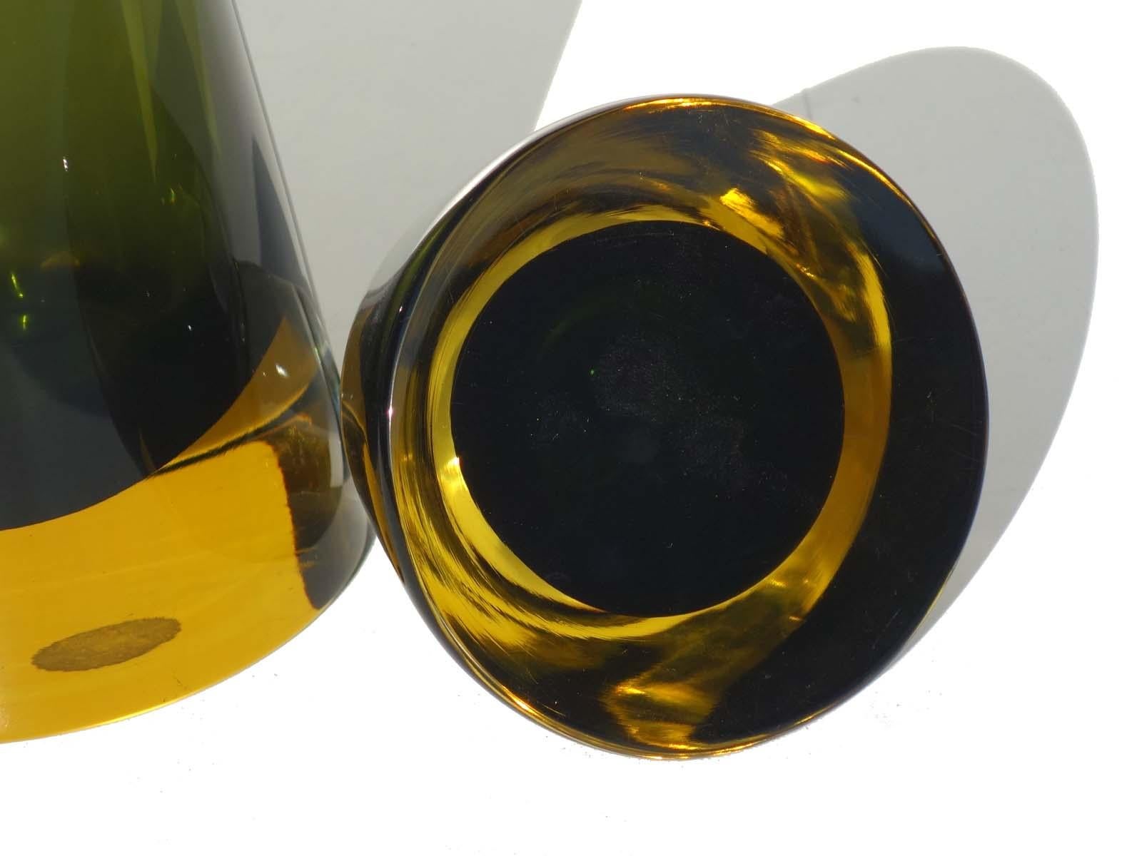 1950 Flavio Poli Vetro _ Seguso 'Sommerso' Murano Glass Green Yellow Bottle Excellent état - En vente à Brescia, IT