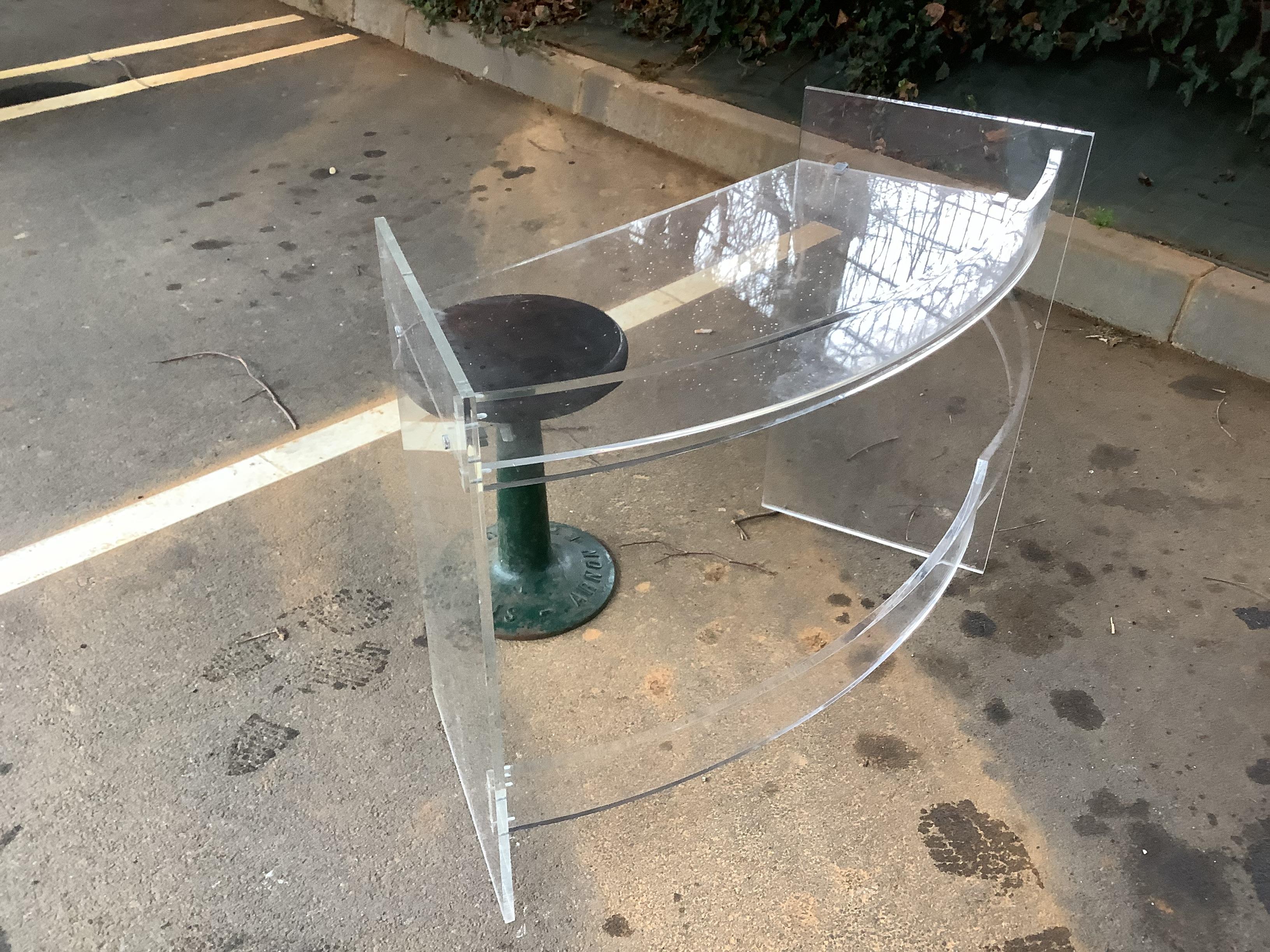 1950’  French Industrial  adjustable stool In Good Condition In London, Lambeth