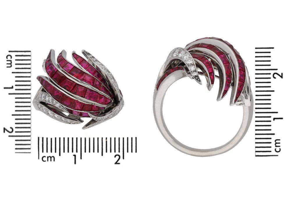 1950 French Ruby Diamond Platinum Ring  In Good Condition For Sale In London, GB