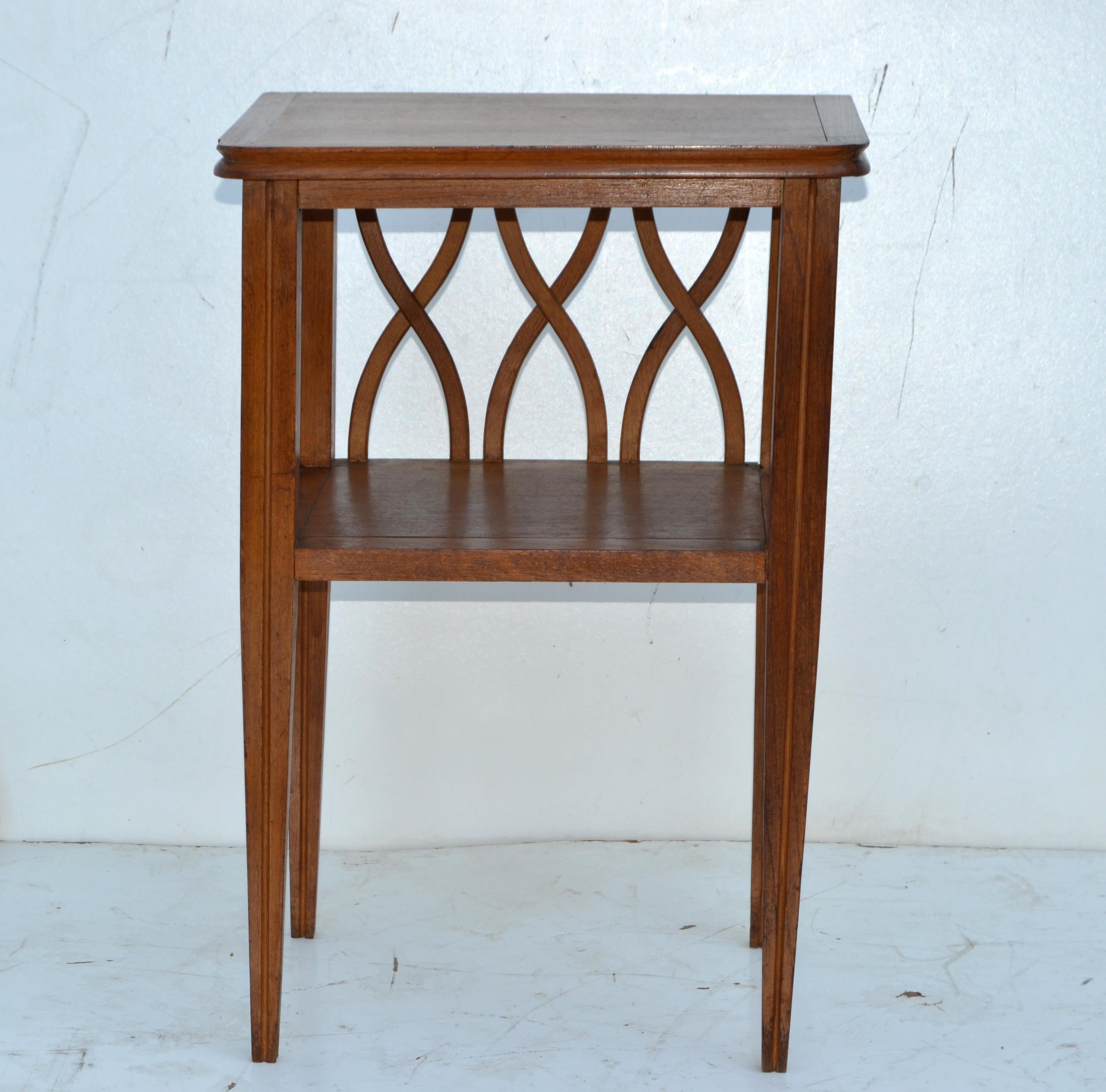 Gerard Guermonprez designed oak wood side table, bedside table or night stand with tapered legs.
Beautifully carved and very elegant in appearance.
French Mid-Century Modern made in the 1950.