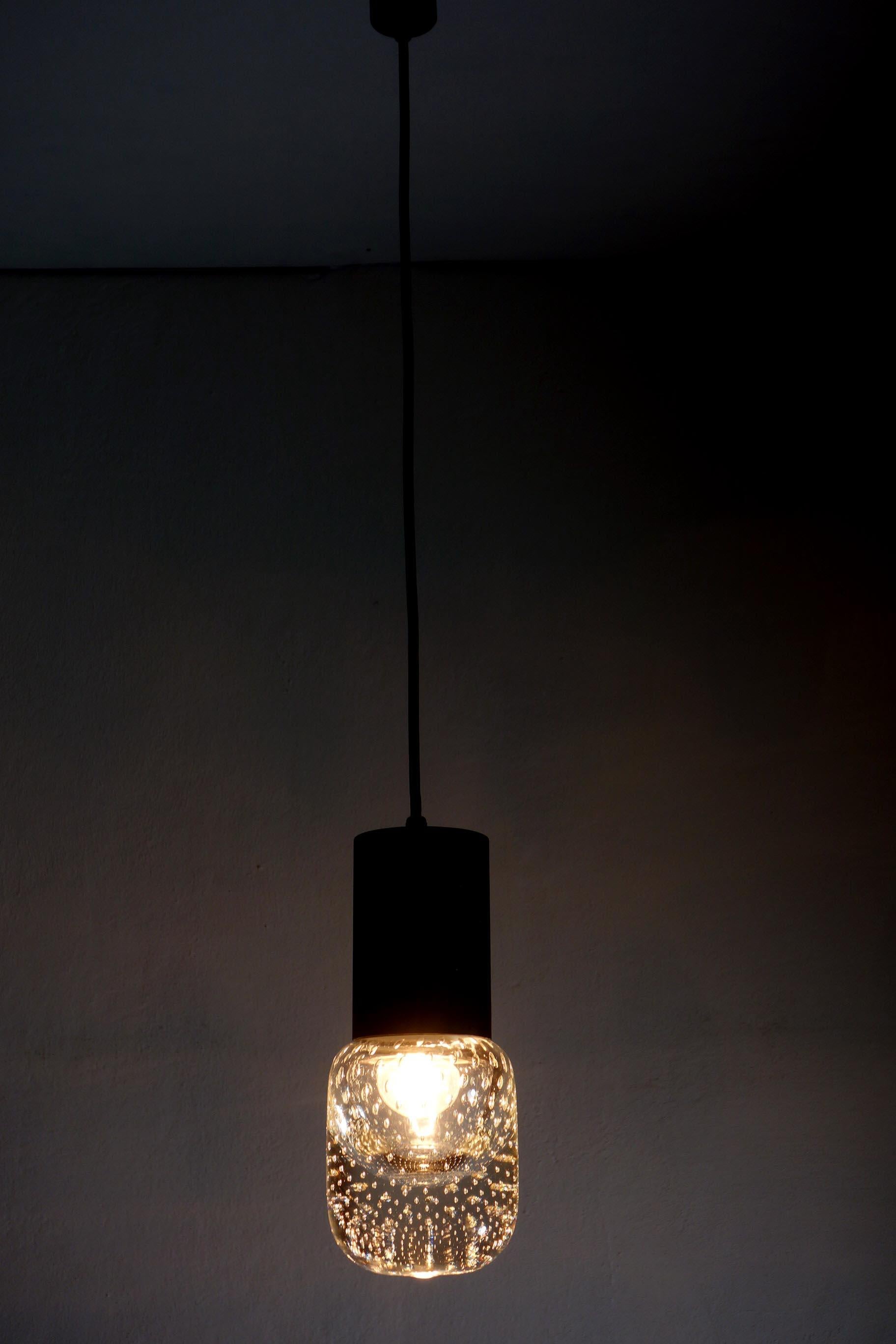 1950 Gino Sarfatti Seguso Lampada a soffitto a sospensione in vetro di Murano e metallo nero Set di 2 in vendita 4