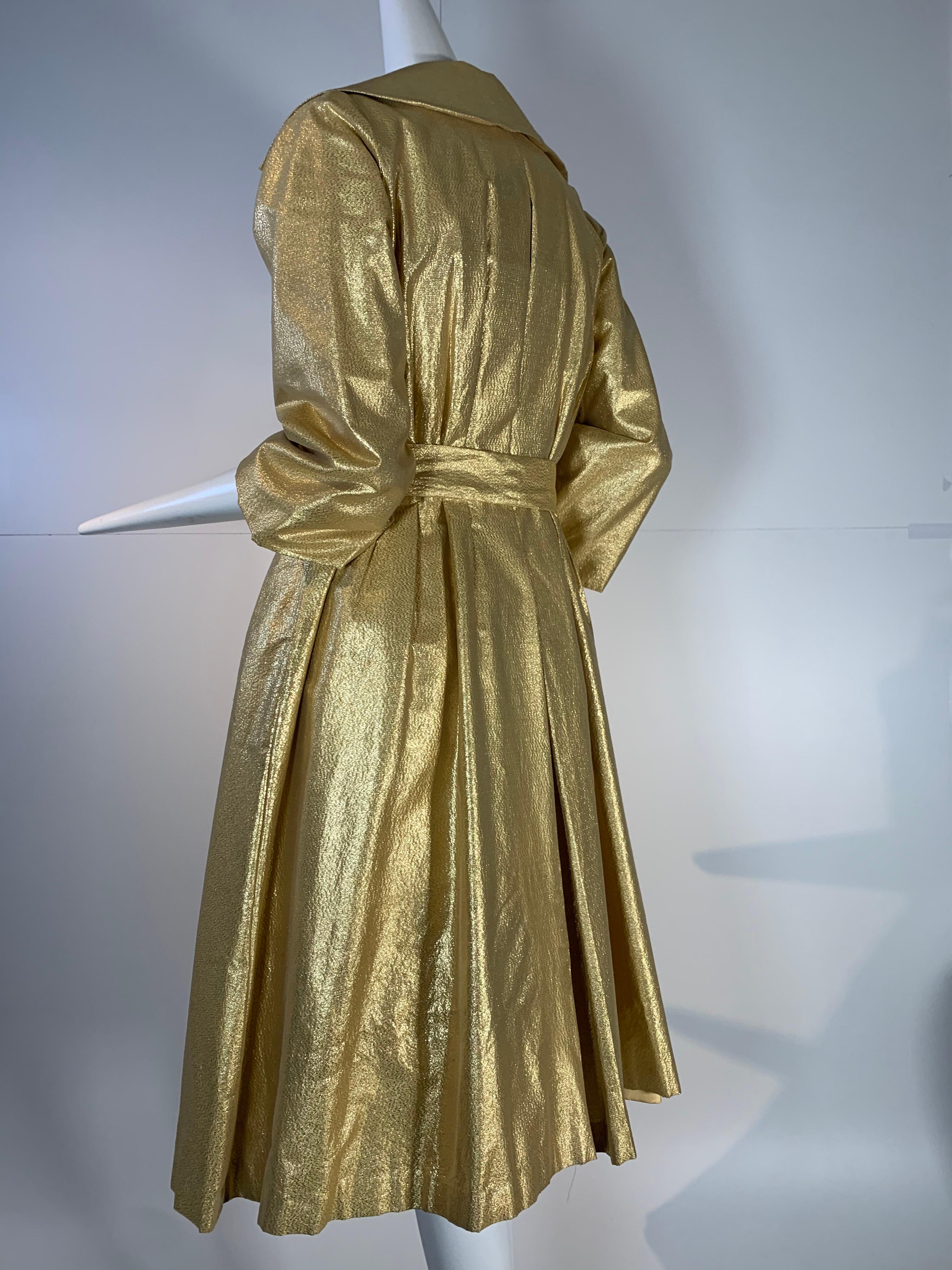1950 Gold Lame ShowGirl Belted Trench Coat W/Notched Collar Size 6 In Excellent Condition For Sale In Gresham, OR