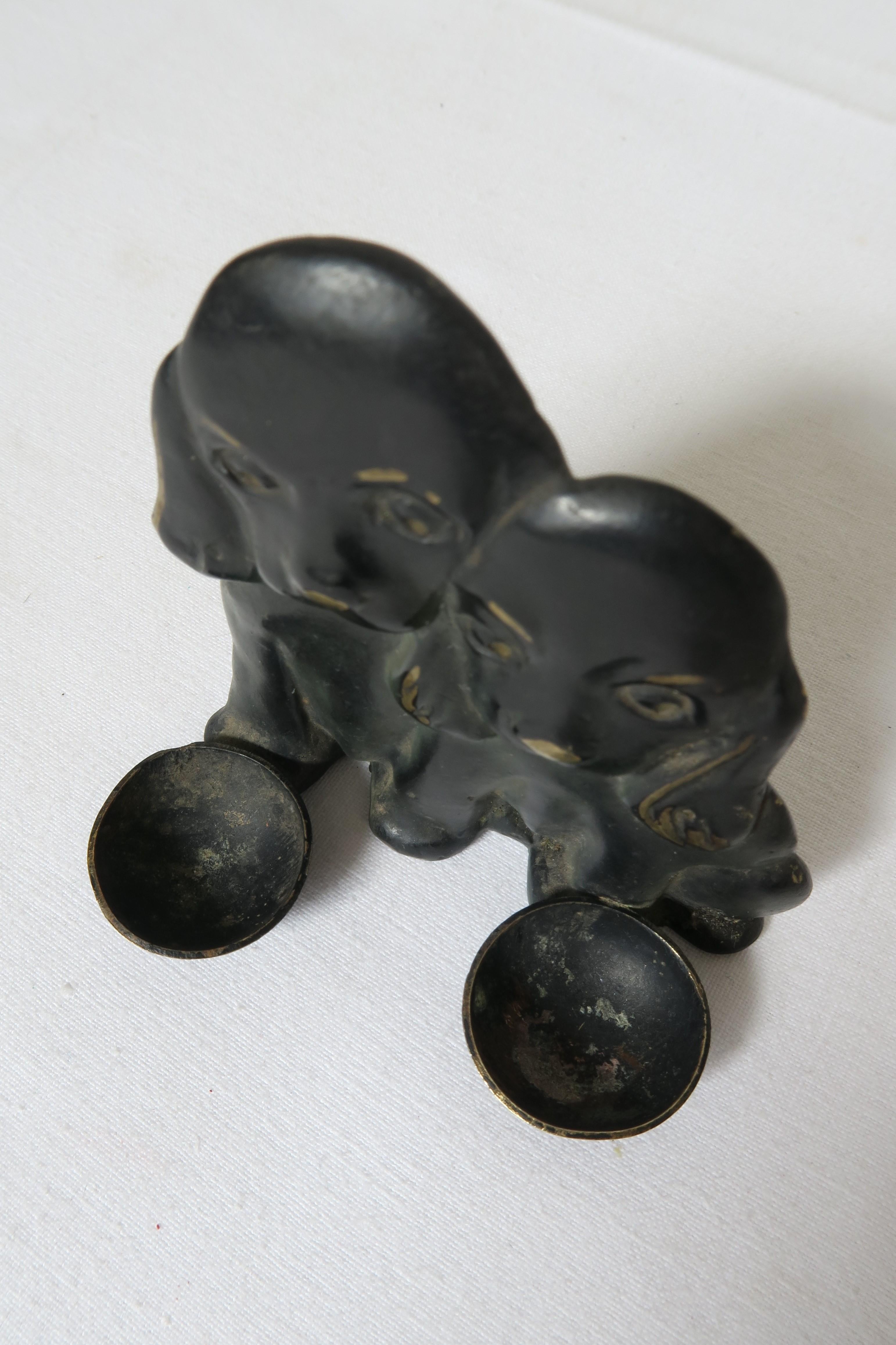 Hagenauer Salz- und Pfefferstreuer aus Bronze, Spaniel-Puppies, 1950 (Handgefertigt) im Angebot