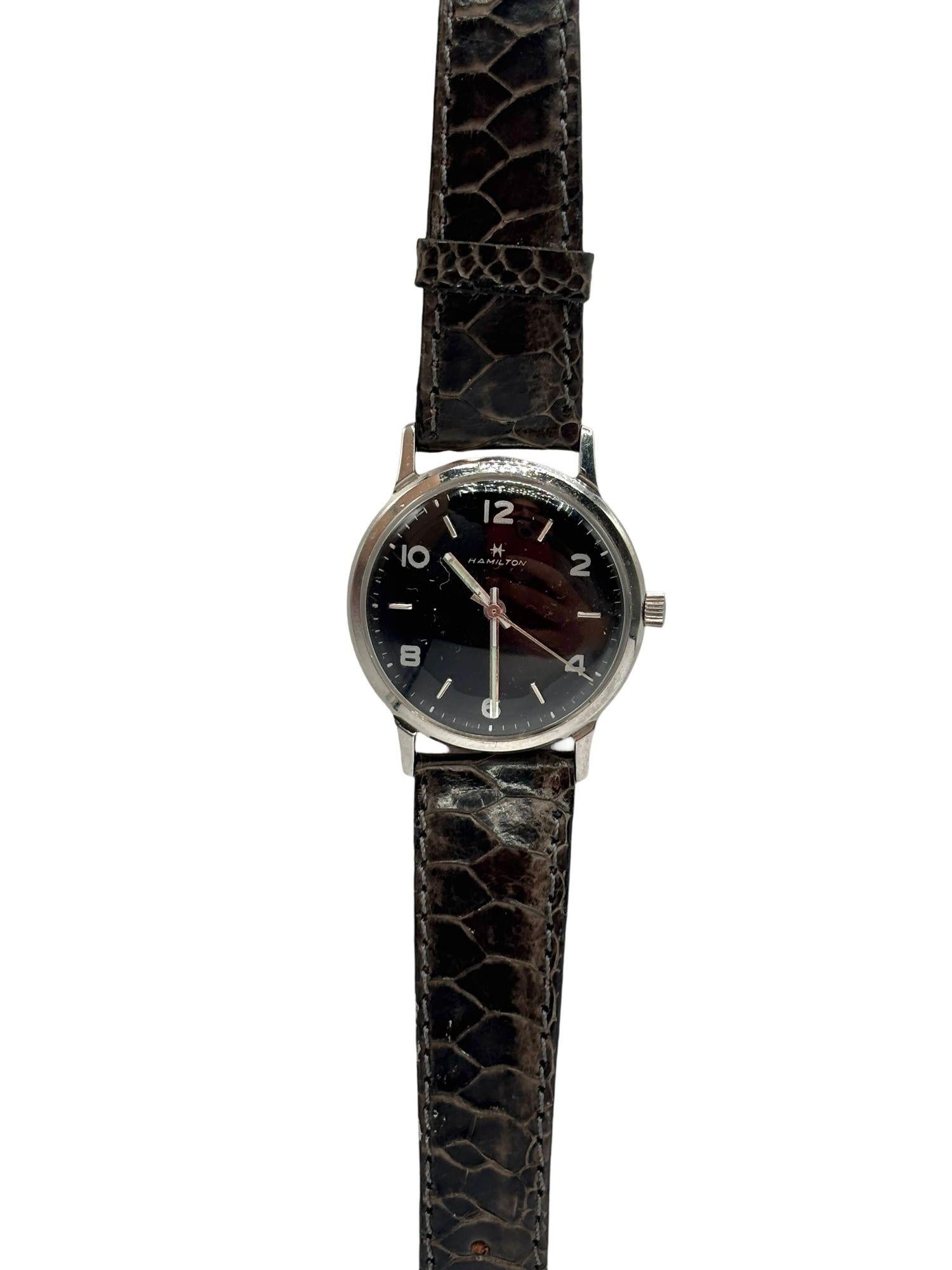 Mid-Century Modern 1950 Montre-bracelet Hamilton Thin-O-Matic avec cadran noir sur bracelet en cuir en vente