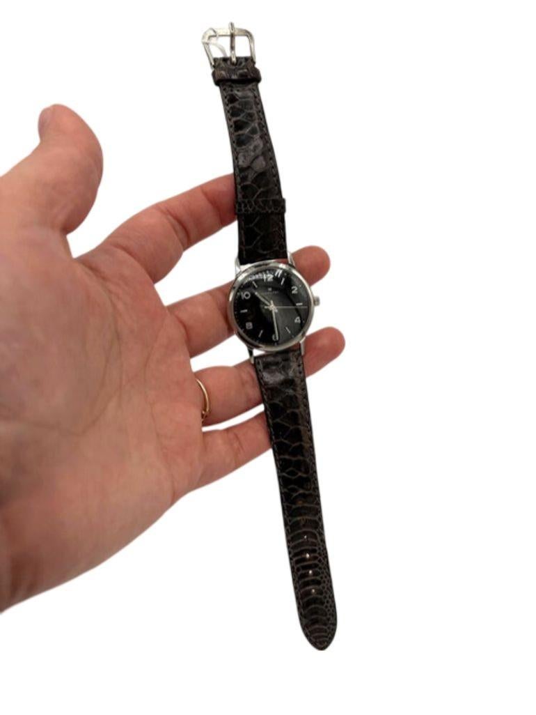 Milieu du XXe siècle 1950 Montre-bracelet Hamilton Thin-O-Matic avec cadran noir sur bracelet en cuir en vente