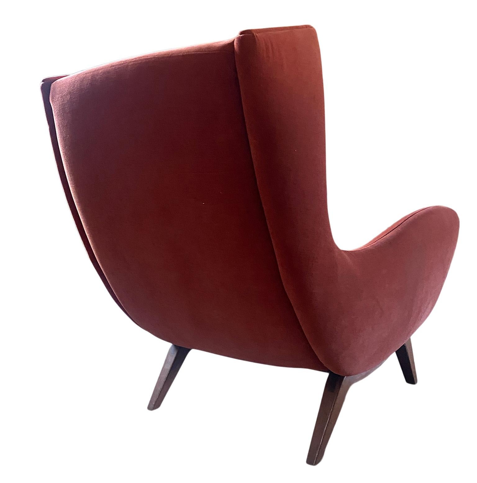 1950 Illum Wikkelsø Wingback Chair 'model 110' Teak Base Red Velvet In Good Condition In BROOKLYN, NY