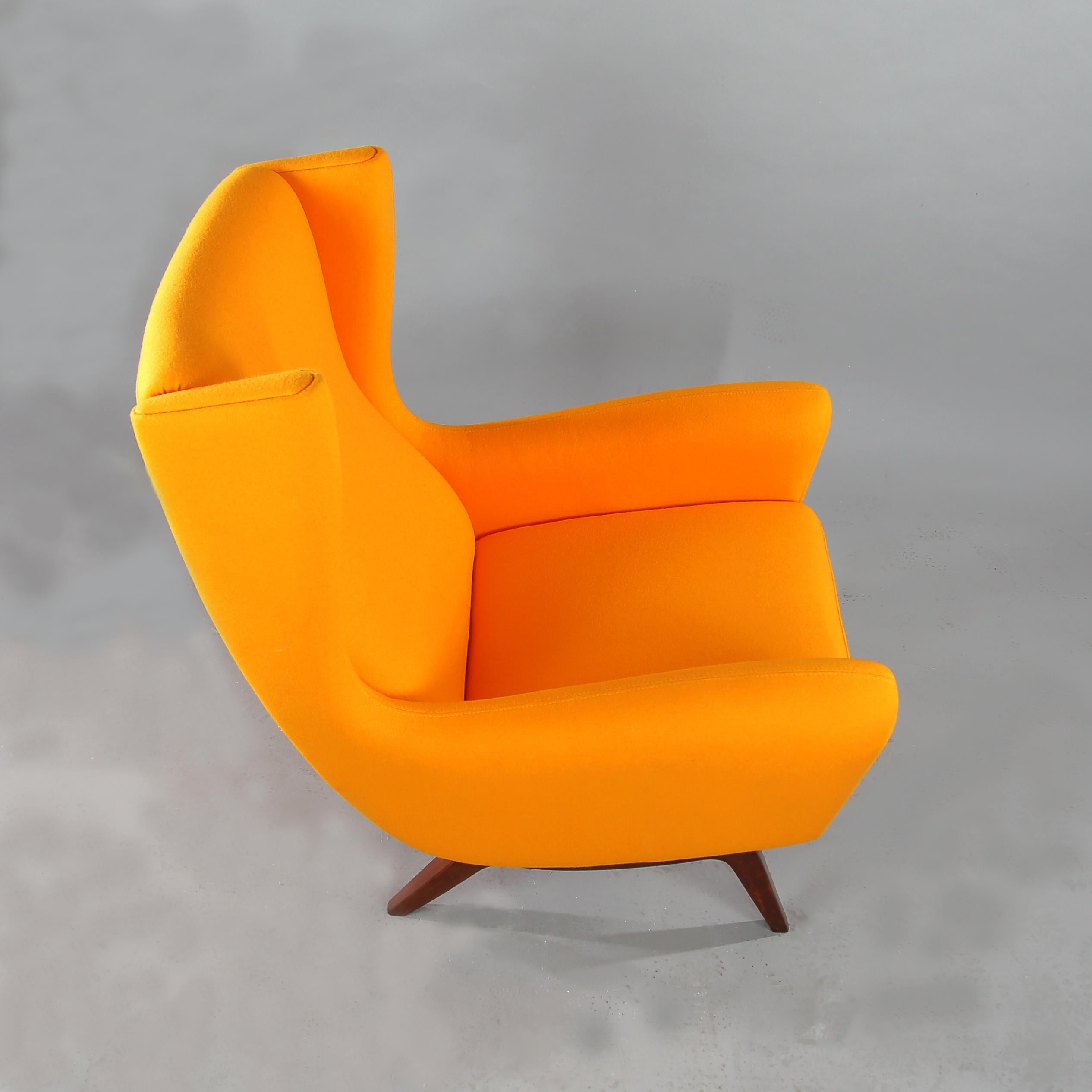 1950 Illum Wikkelsø Wingback Chair 'Model 110' Teak Wood Dominique Kieffer Wool In Good Condition For Sale In Torino, Piemonte
